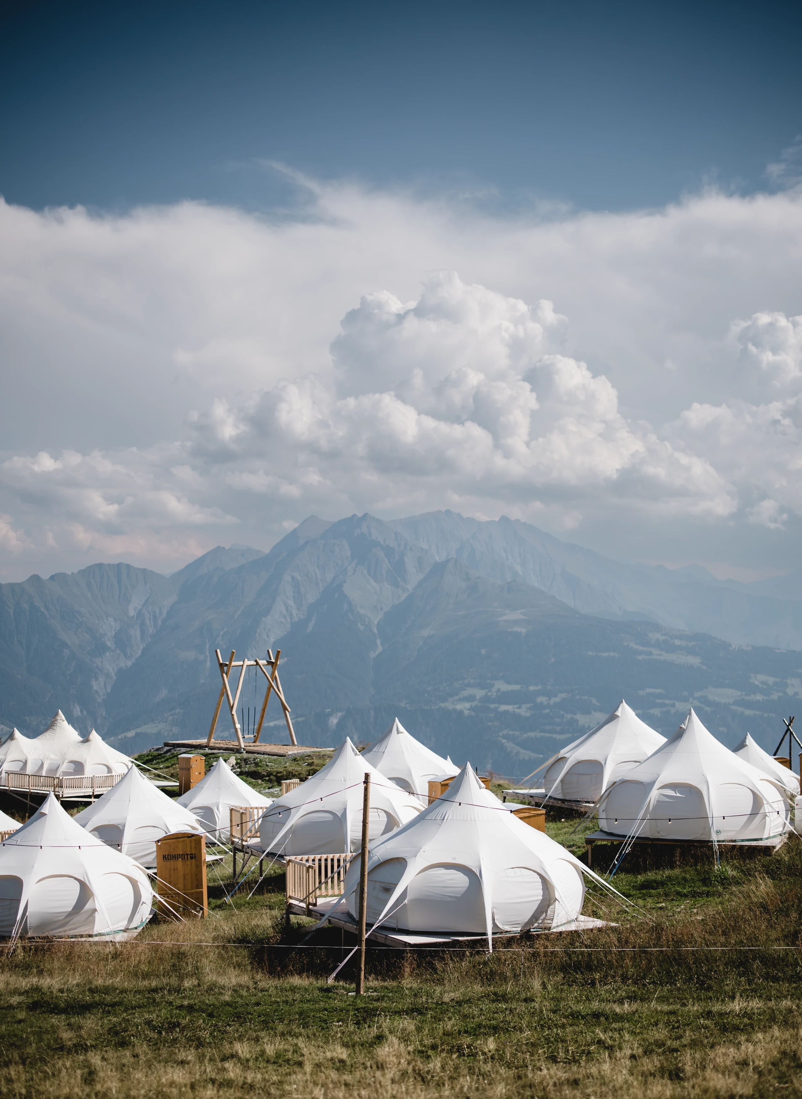 © Flims Laax / Maria-Knoll.com Blurred image background