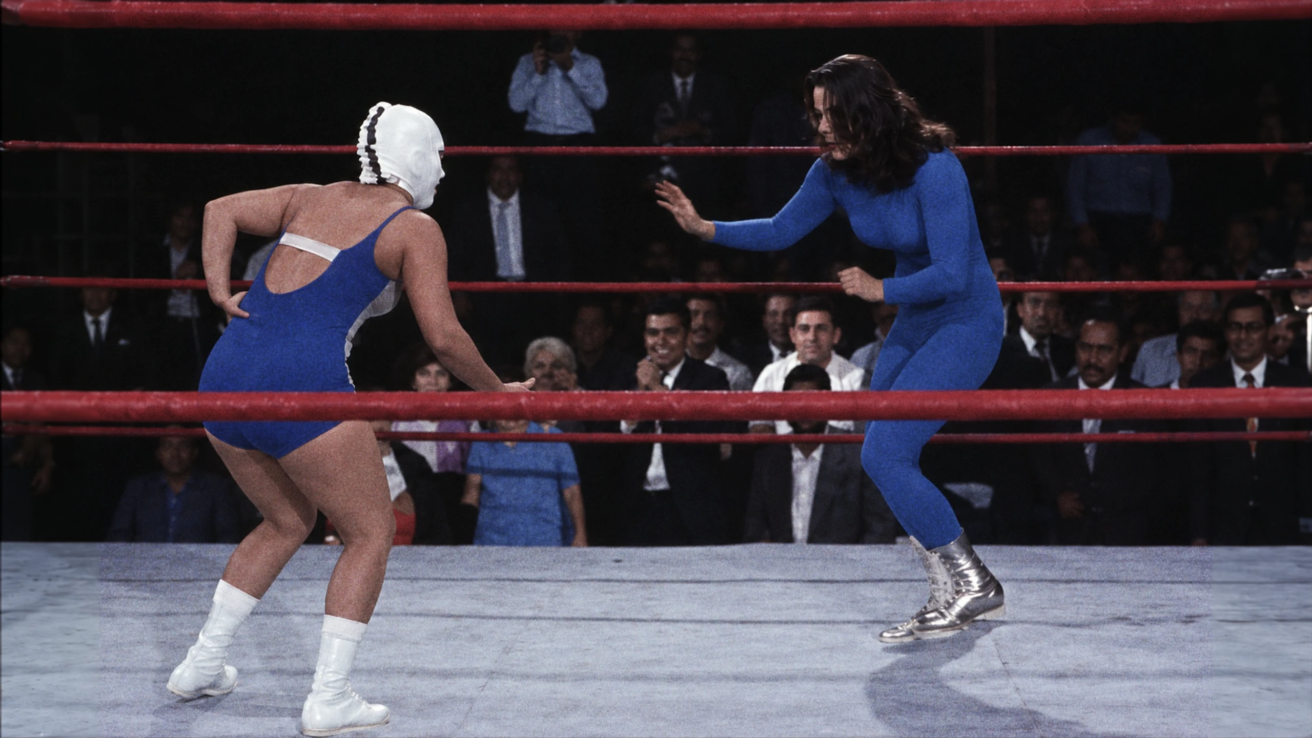 Las luchadoras vs el robot asesino