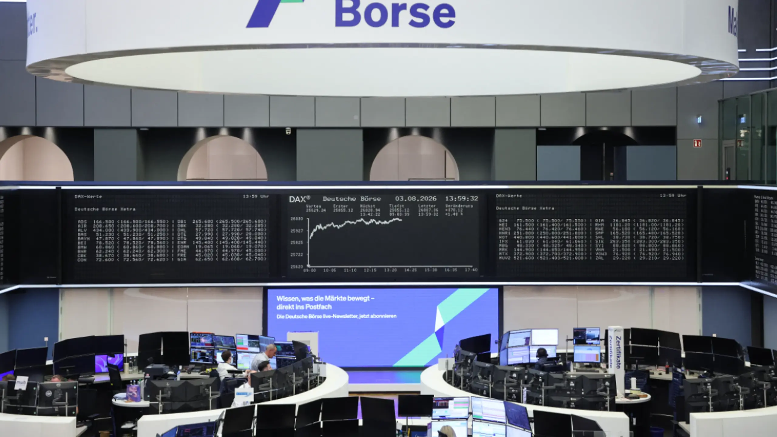 © AFP, DANIEL ROLAND, Apa DAX legt um über ein Prozent zu