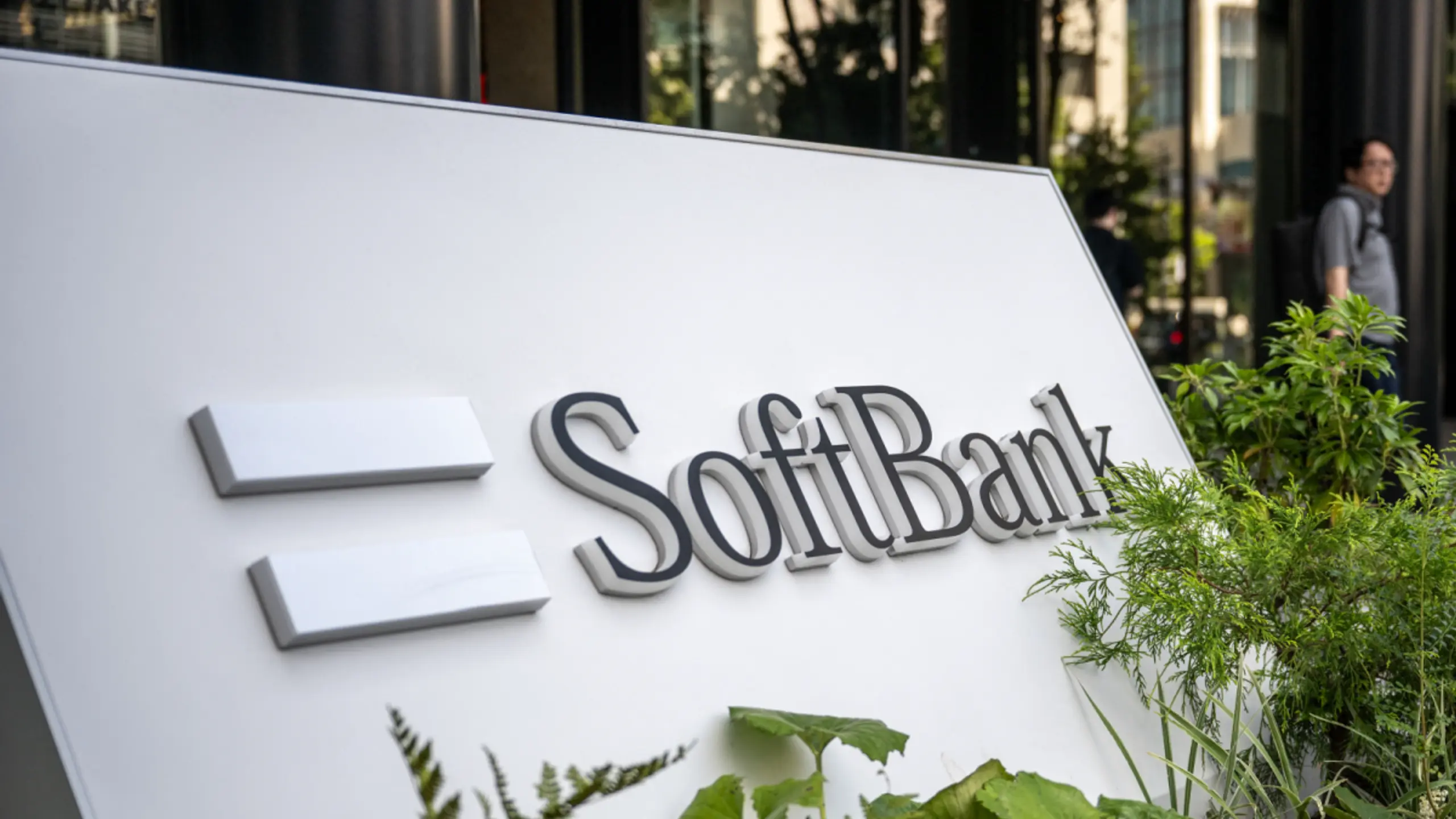Japanischer Technologie-Investor nimmt für OpenAI weitere Schulden auf