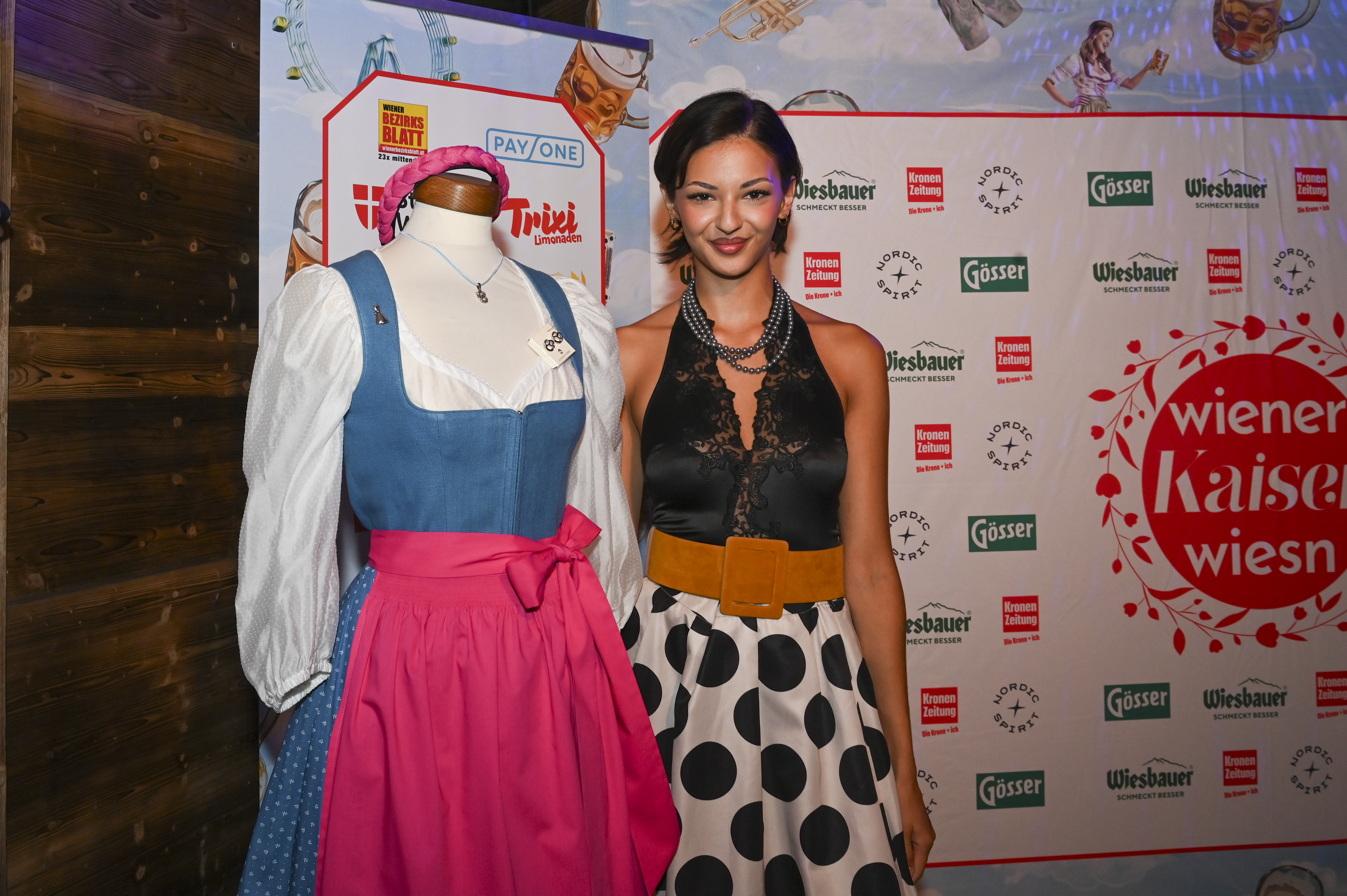 Dirndl und Designerin