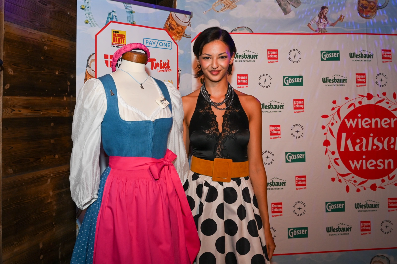 Dirndl und Designerin