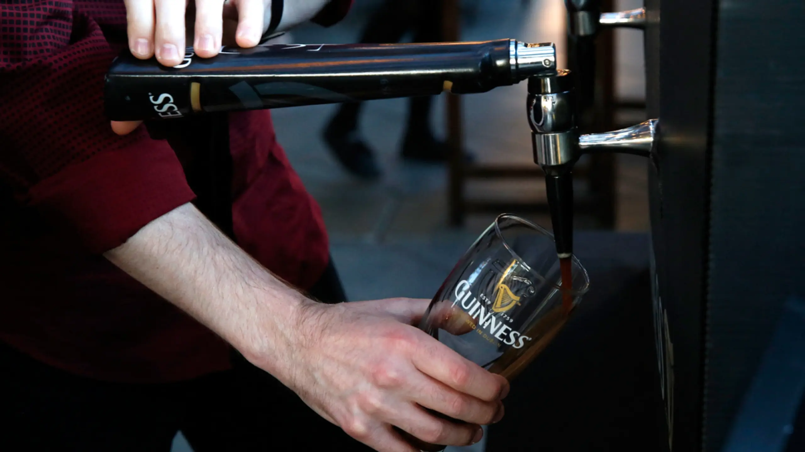 © AFP, CINDY ORD, Apa, Getty Guinness-Hersteller baut wieder im Management um