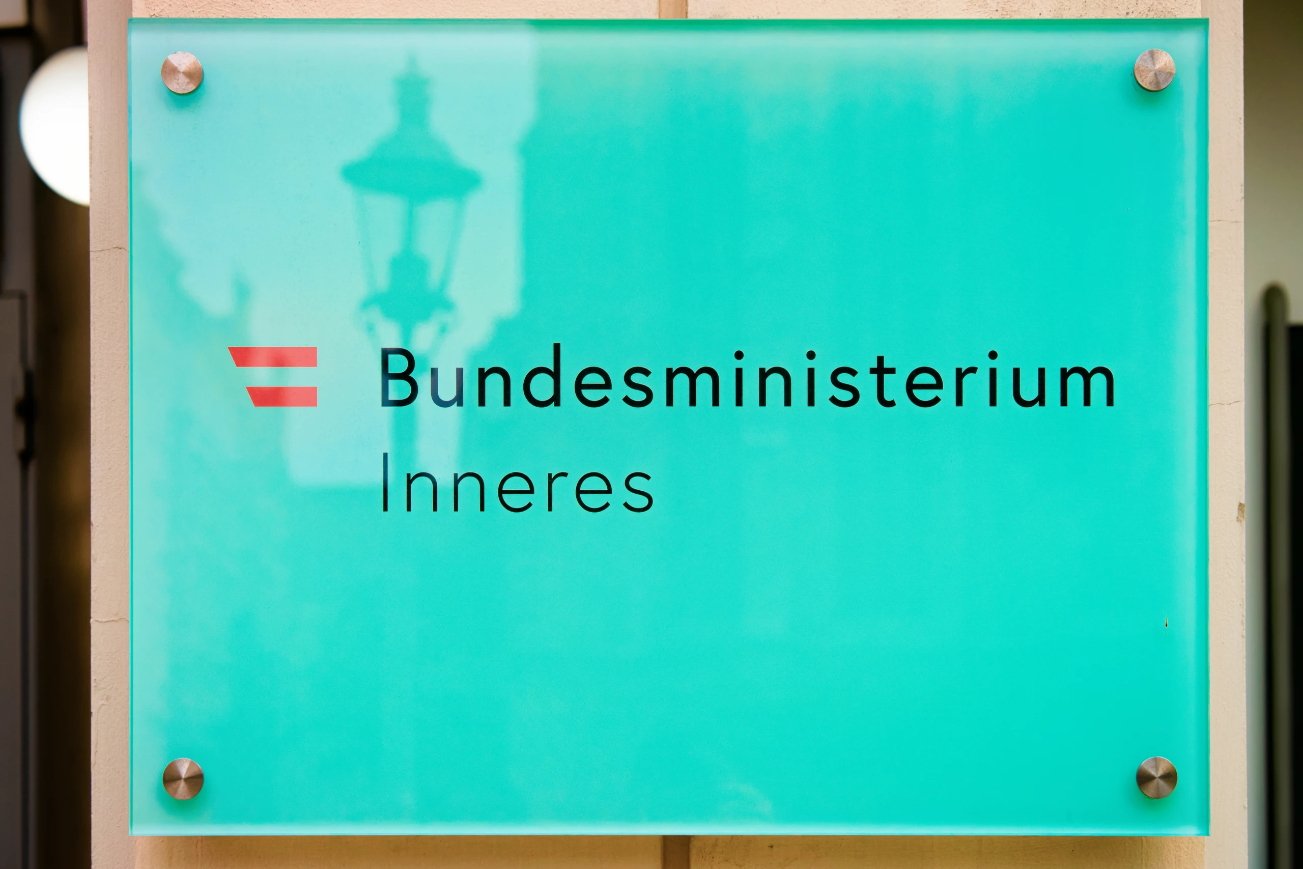 Wie Österreichs Innenministerium Menschen überwachen kann