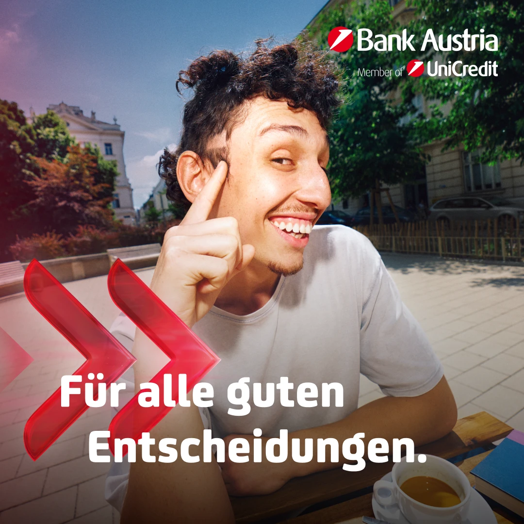 Ein junger Mann sitzt in einem Kaffeehaus und lächelt in die Kamera, mit dem Bank Austria Logo und dem Slogan Für alle guten Entscheidungen.
