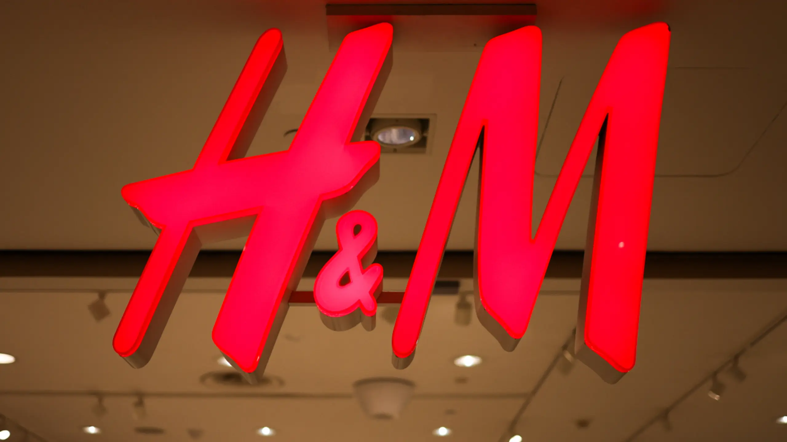 © AFP, CHARLY TRIBALLEAU, Apa Konkurrenzdruck von Shein und Inditex