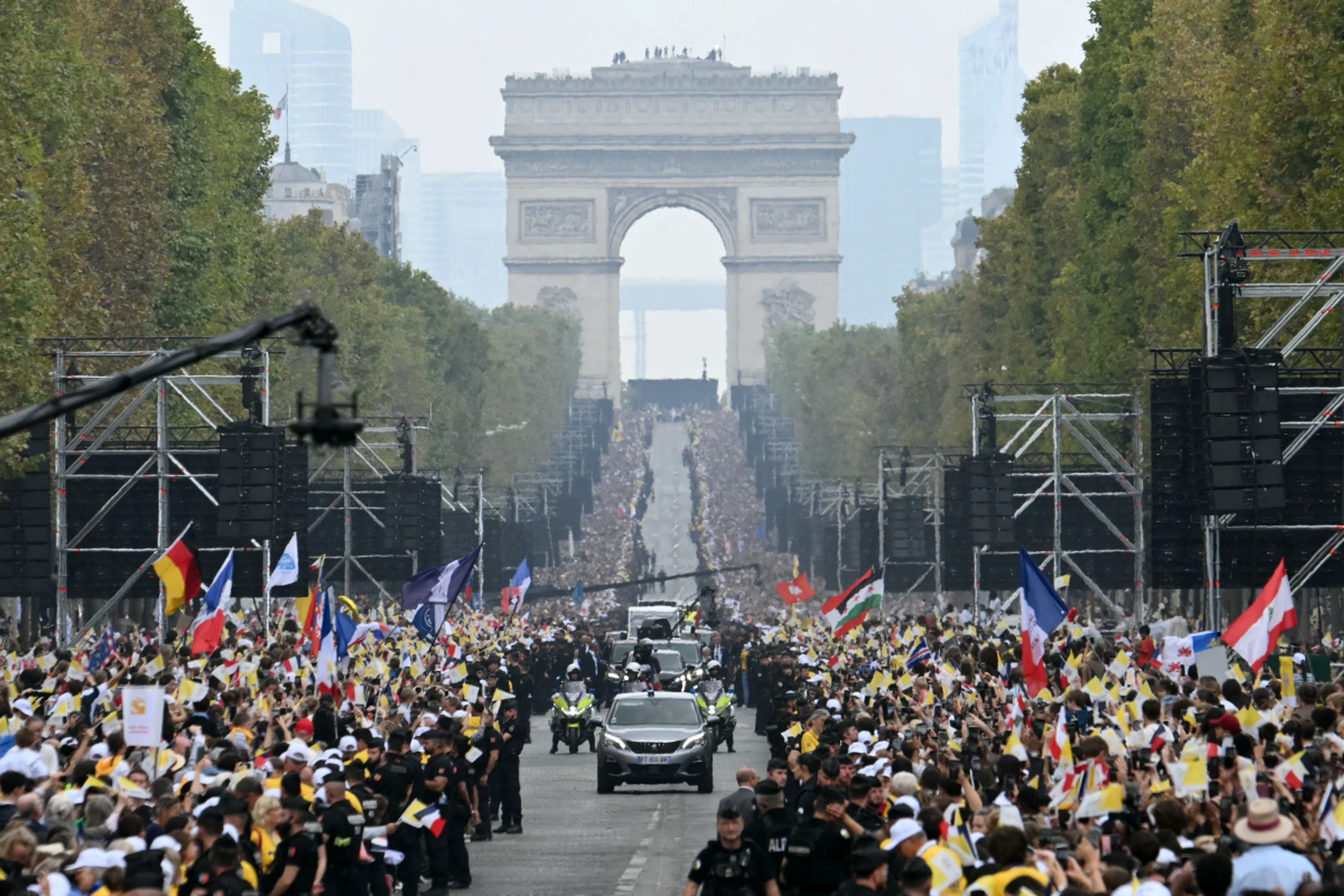 Rund 700.000 Gläubige bei Papstmesse in Paris