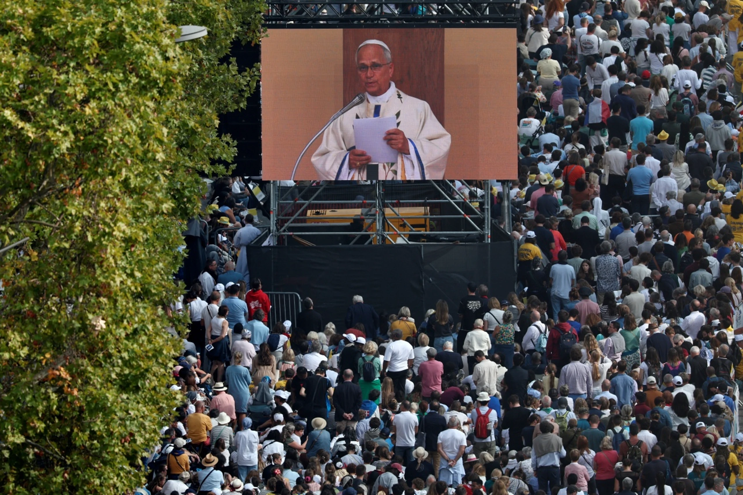 Rund 800.000 Gläubige bei Papstmesse in Paris