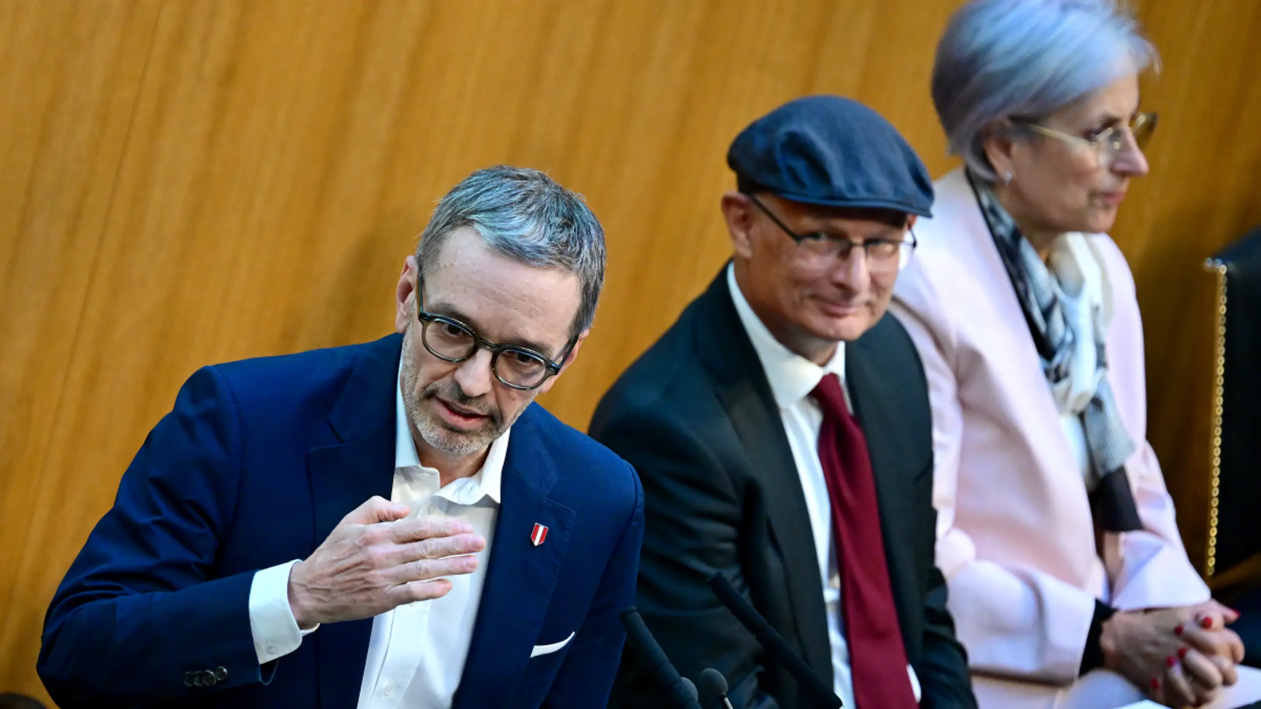 © Roland Schlager, Apa FPÖ-Chef Kickl neben Finanzminister Marterbauer (SPÖ)