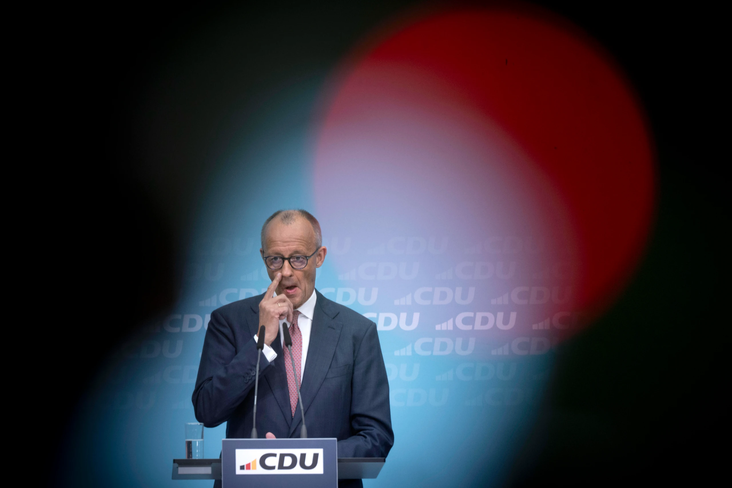 Merz, AfD, Linke: Deutschland taumelt