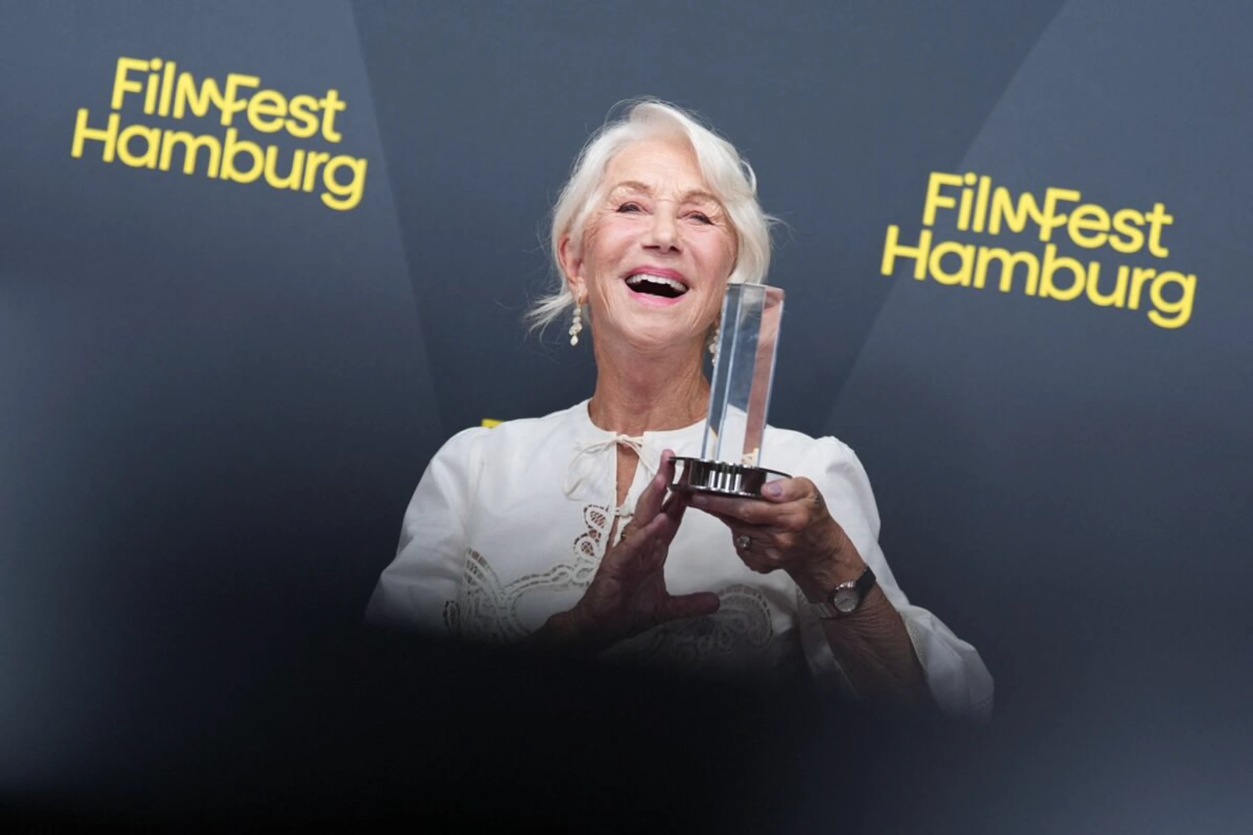 Helen Mirren freute sich sichtbar über ihren Preis
