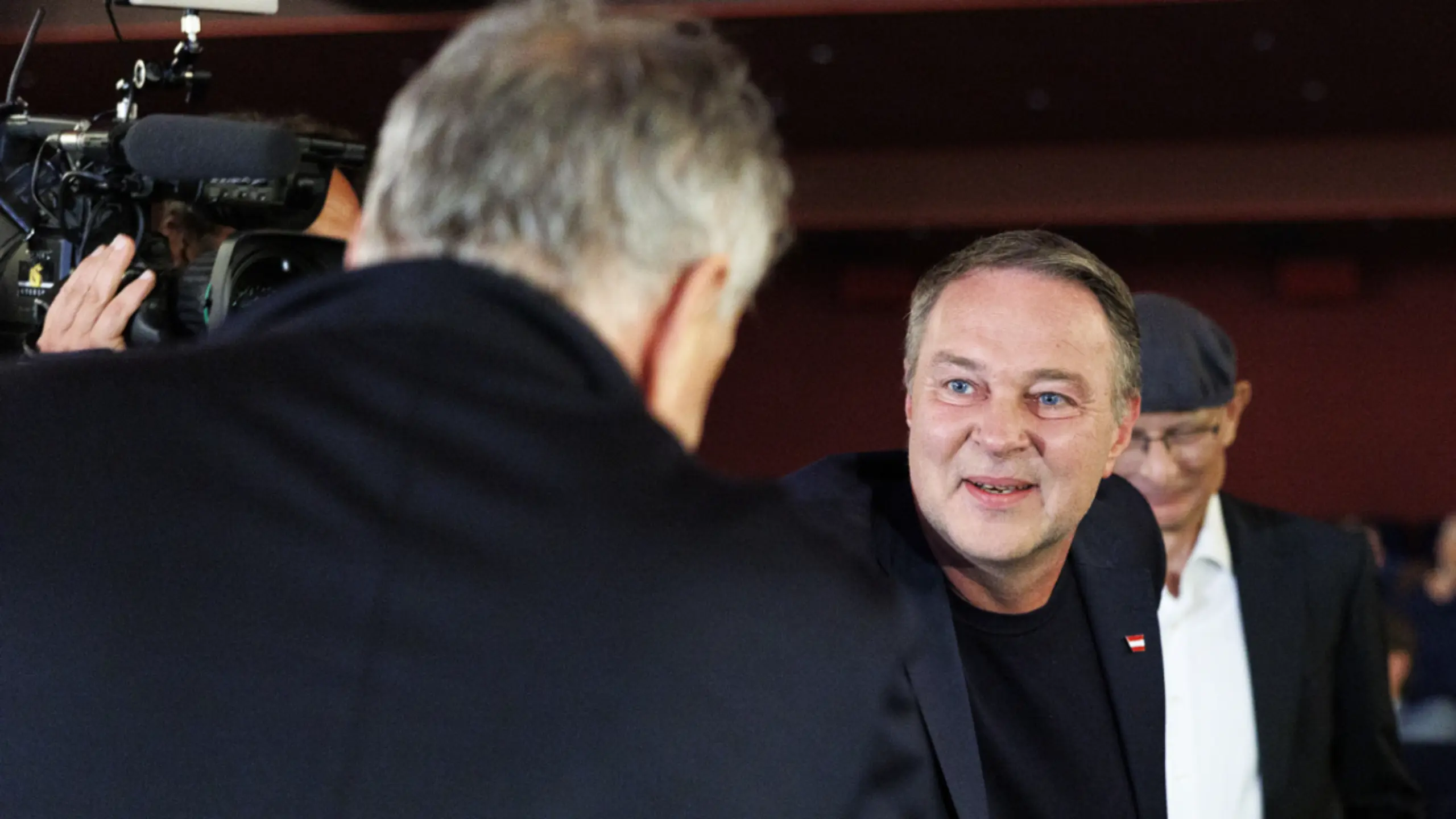 © TOBIAS STEINMAURER, Apa Babler und Zeiler in offener Konfrontation