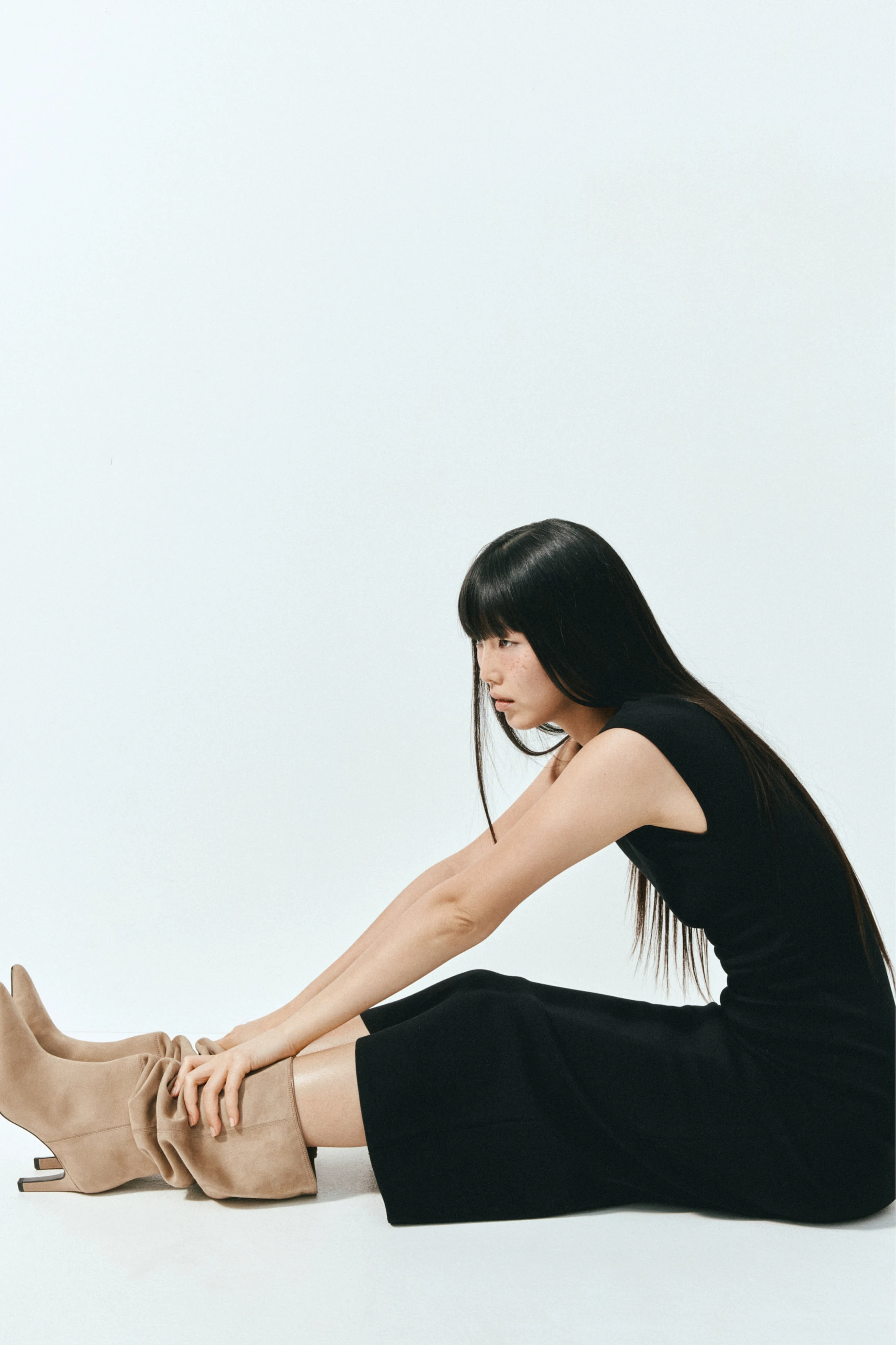 © H&M Blurred image background