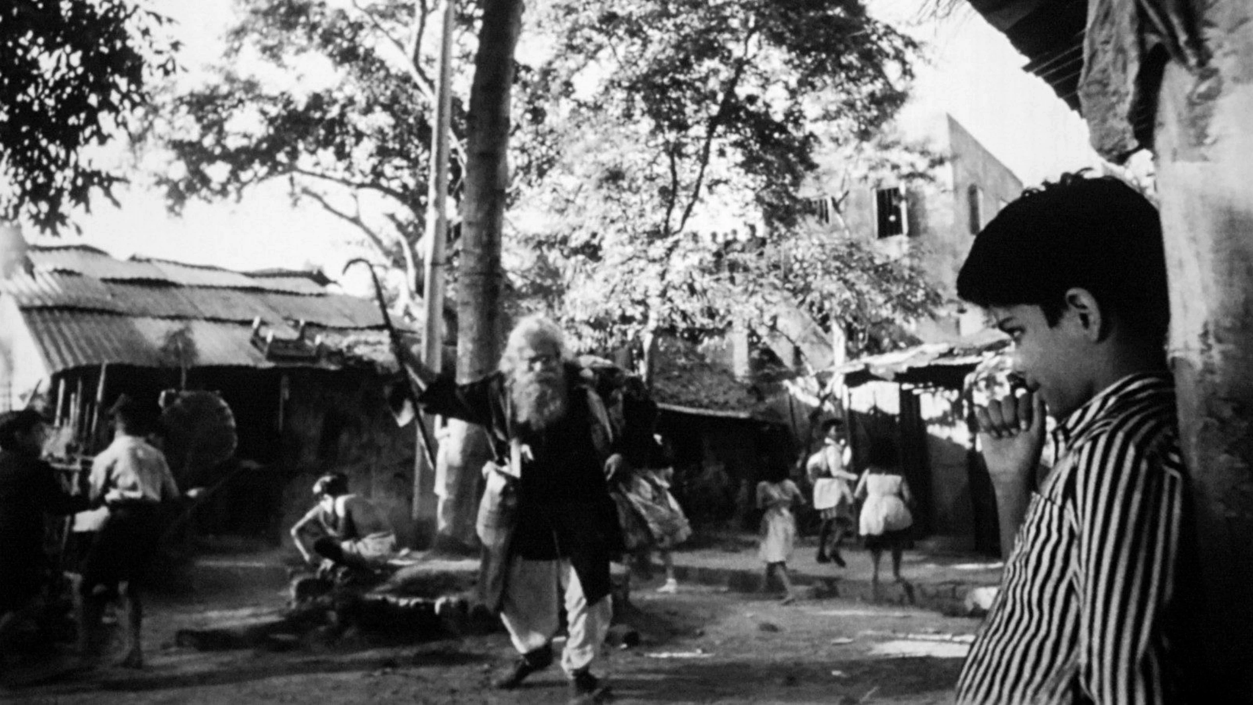 বাড়ী থেকে পালিয়ে