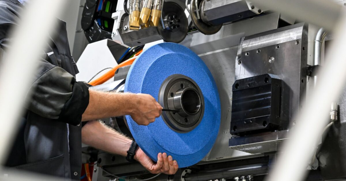 German Industrial Orders Drop 10.6% in August Due to Decline in Large-Scale Contracts