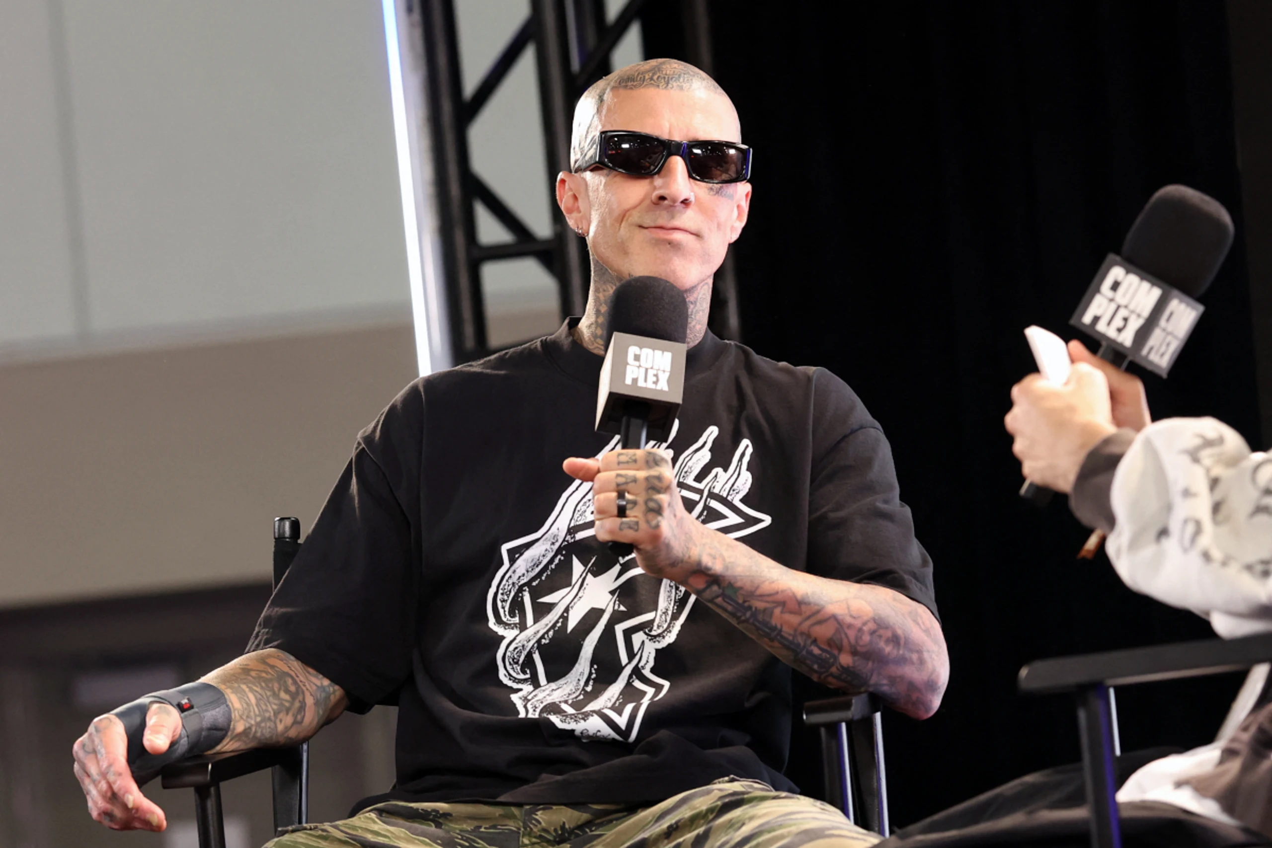 Travis Barker musste einen Nerv entlasten