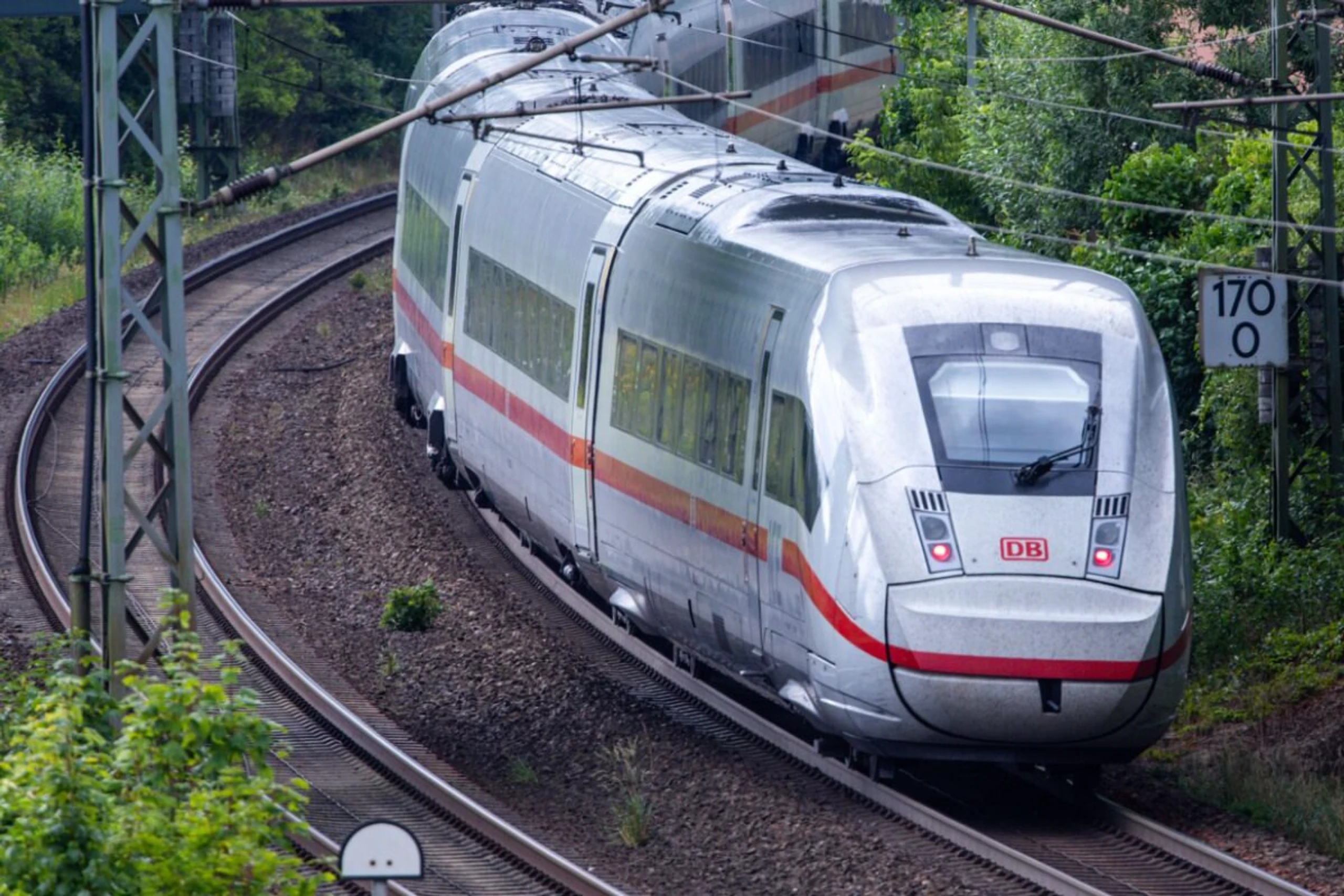 ++ ARCHIVBILD ++ Vorerst werden nur 13 Hauptstrecken der Deutschen Bahn saniert
