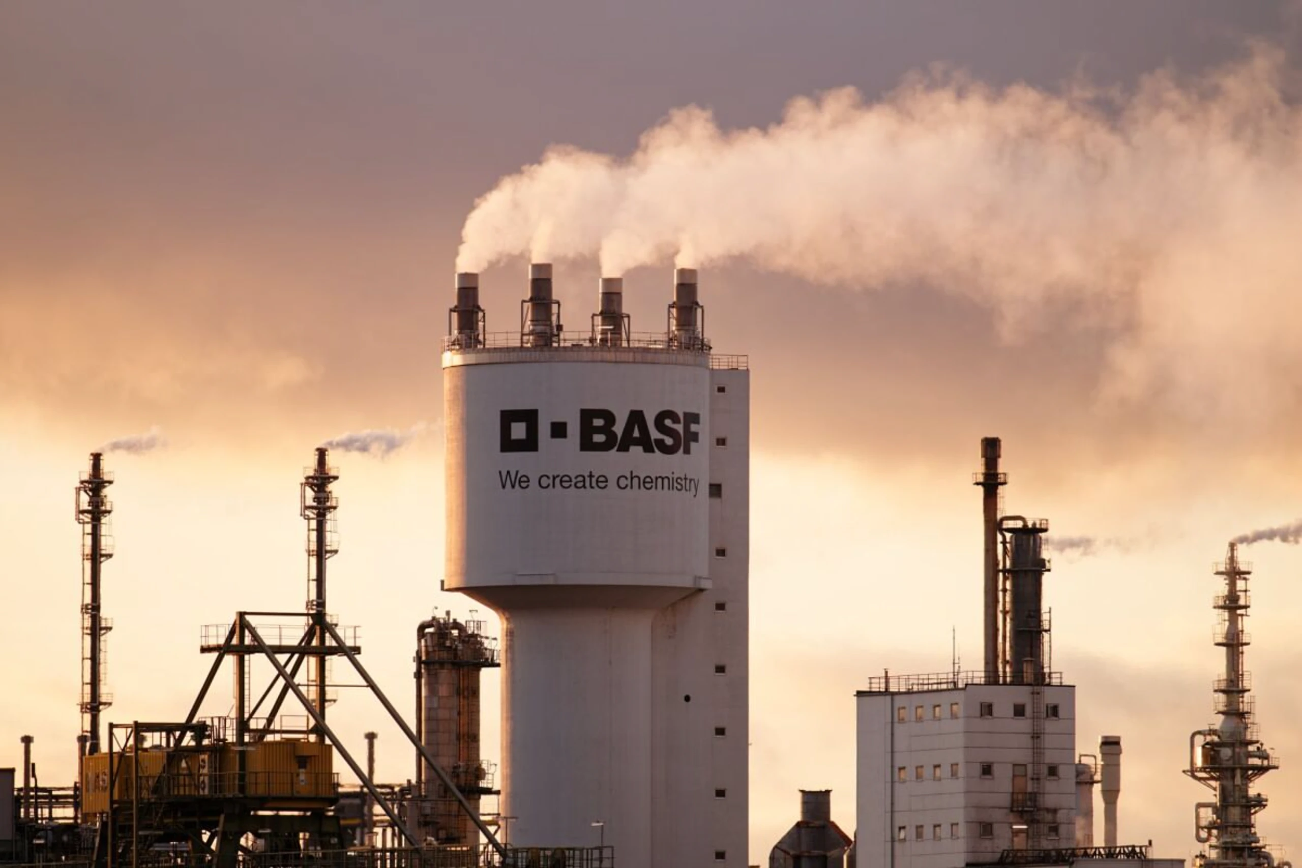 ++ ARCHIVBILD ++ BASF führte mit Evonik Sondierungsgespräche