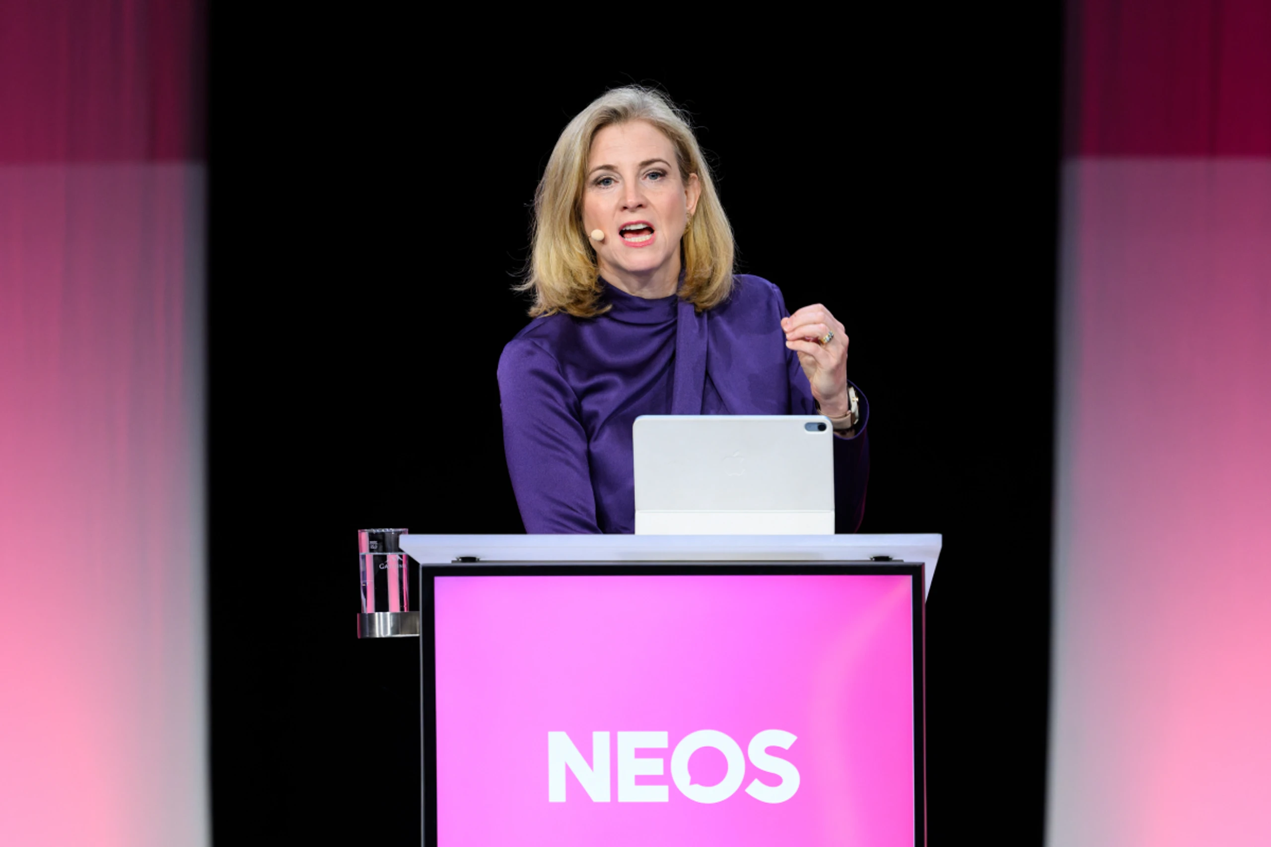 NEOS-Chefin musste sich bei Parteitag keiner Wahl stellen