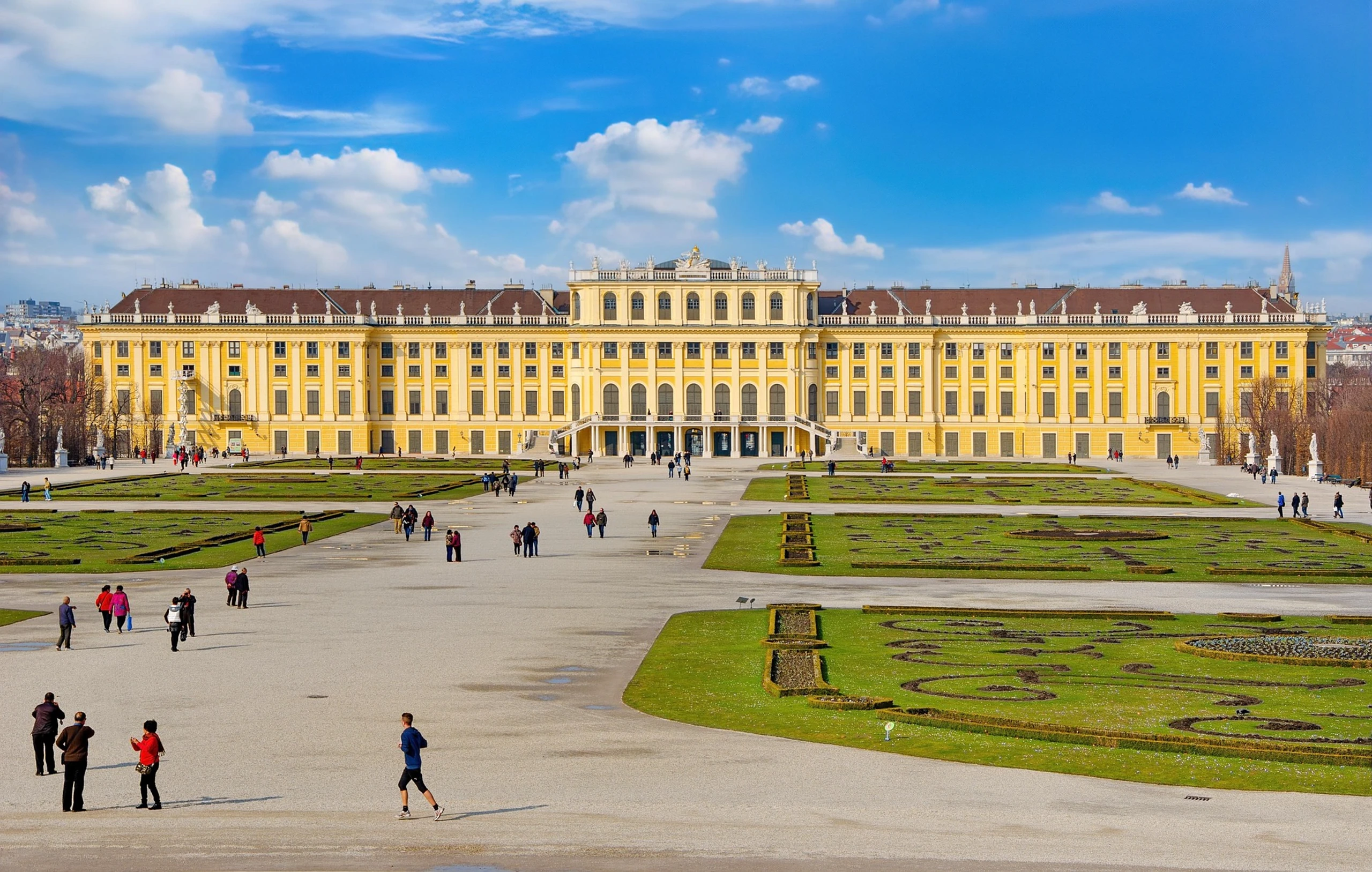 Schloss Schönbrunn in Wien mit Schlosspark und Gloriette