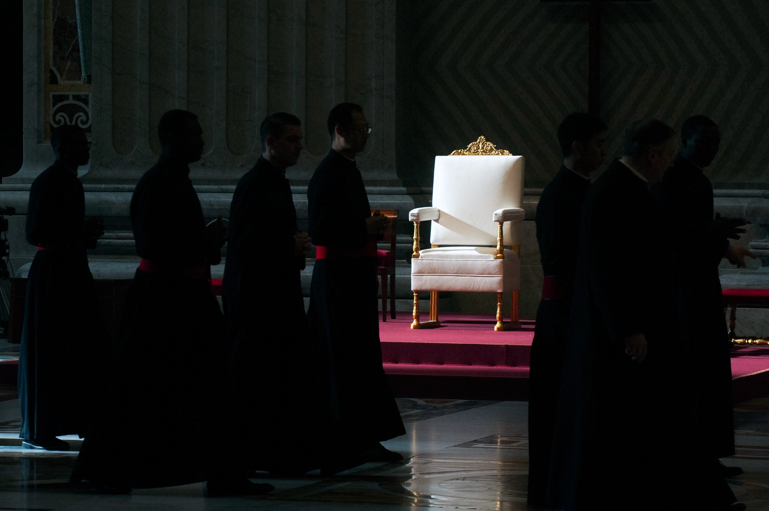 Was passiert, wenn der Papst längere Zeit verhindert ist?
