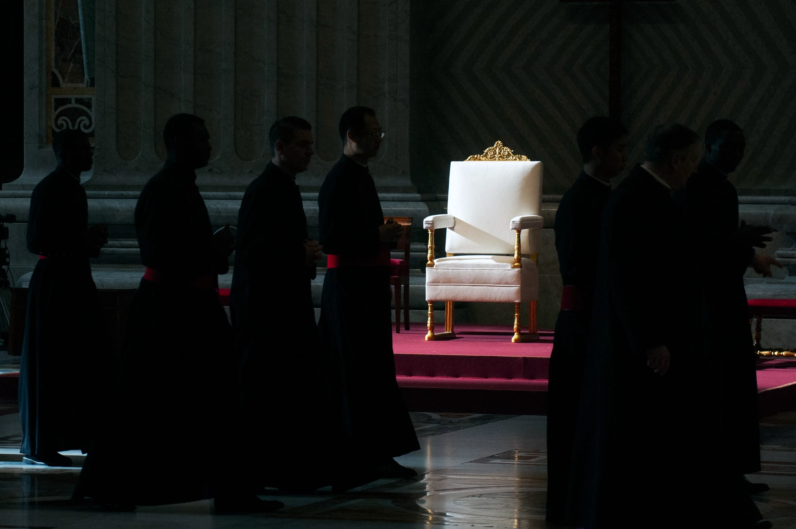 Was passiert, wenn der Papst längere Zeit verhindert ist?