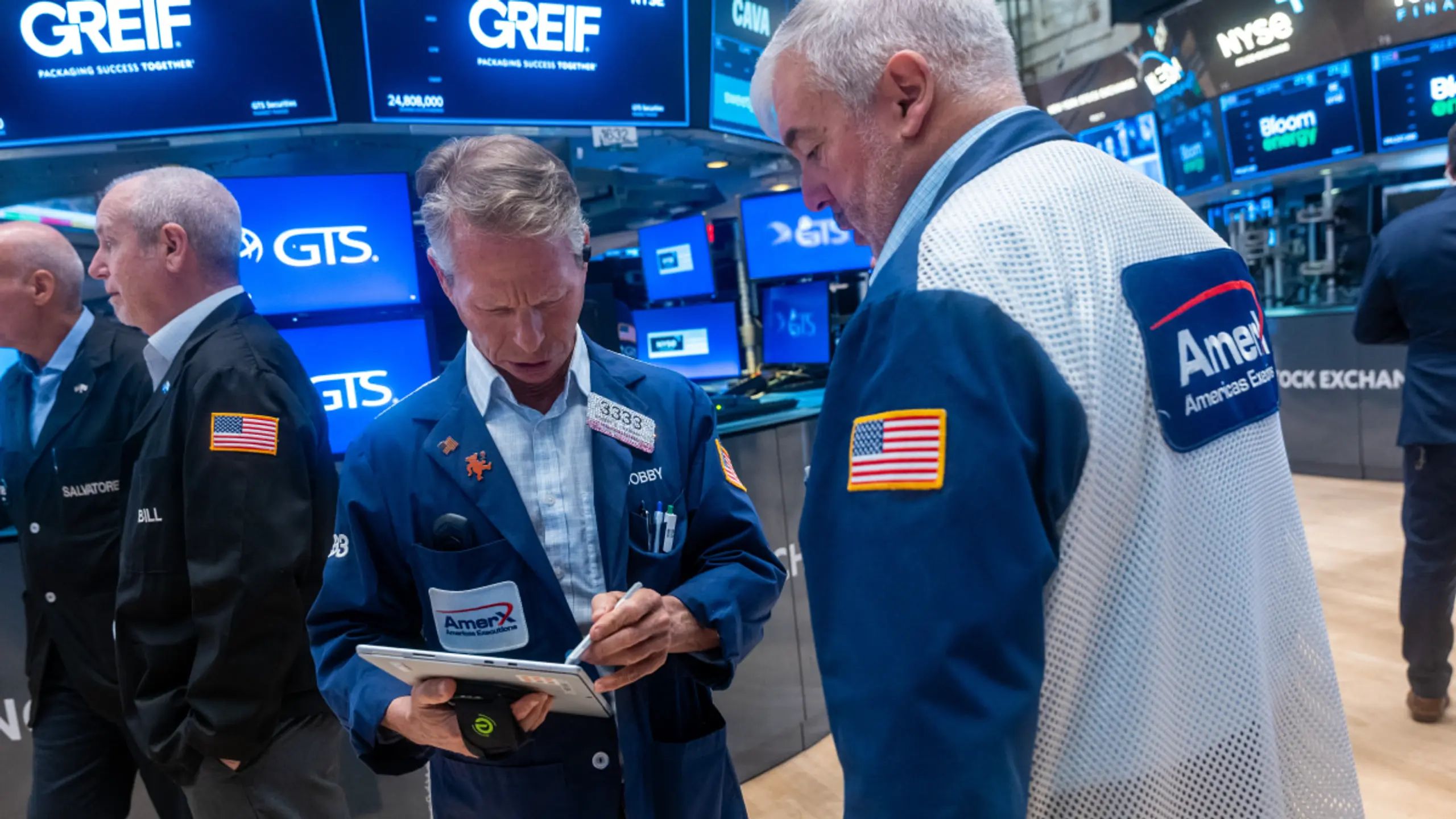 © GETTY IMAGES NORTH AMERICA, SPENCER PLATT, Apa Geschäftszahlen und Tech-Schwäche