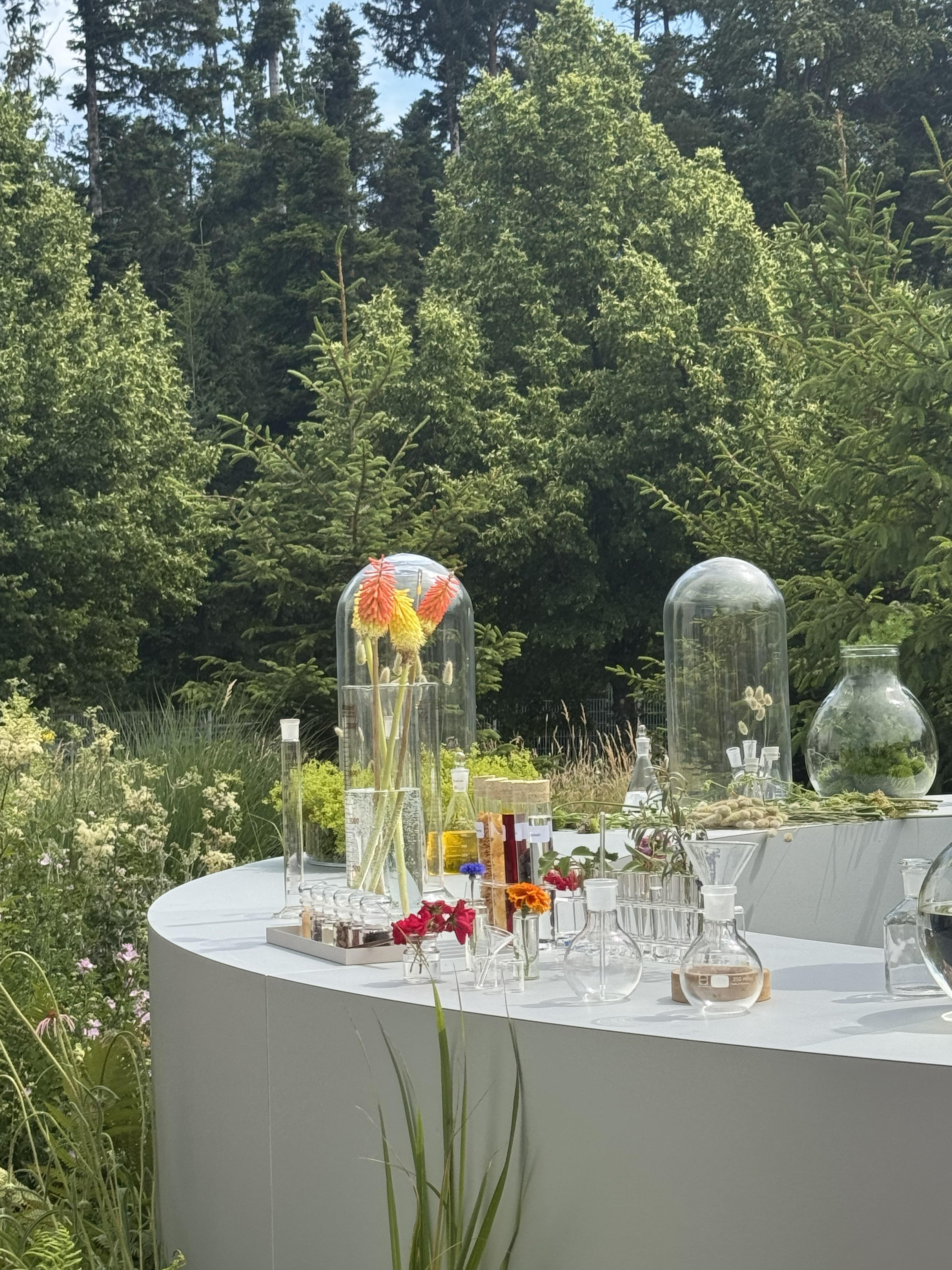 Im Garten aufgebautes Labor