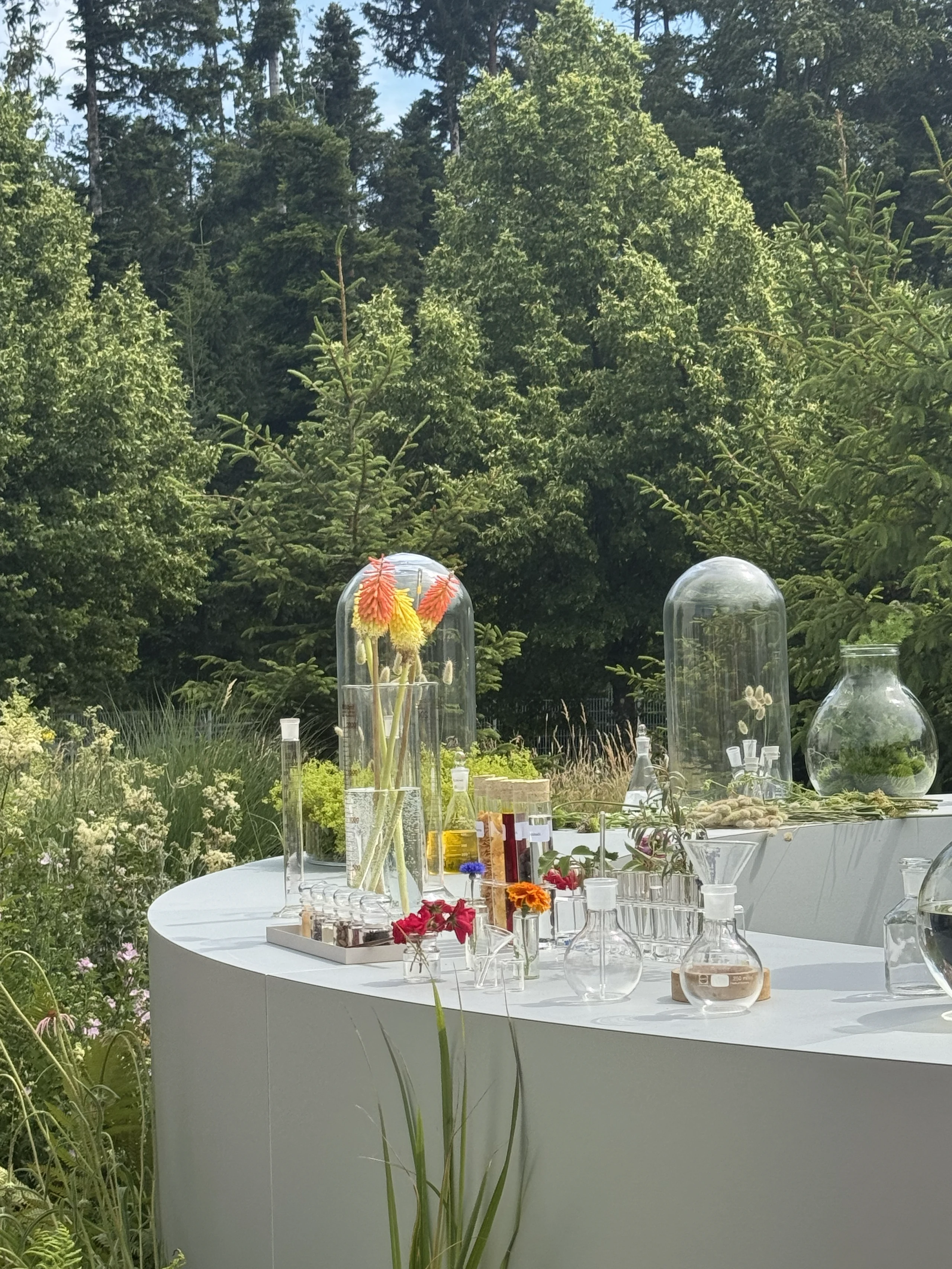 Im Garten aufgebautes Labor