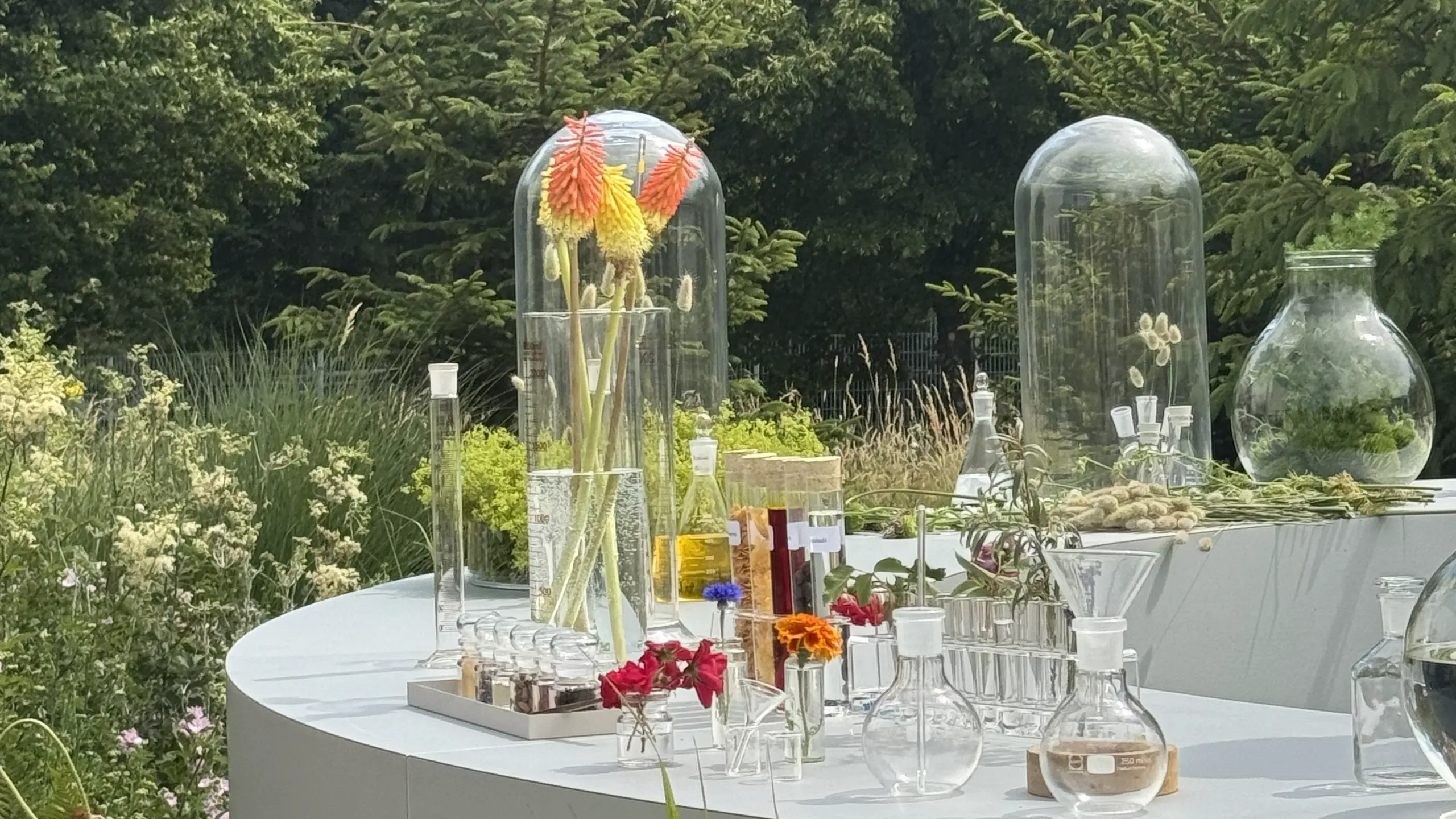 Im Garten aufgebautes Labor