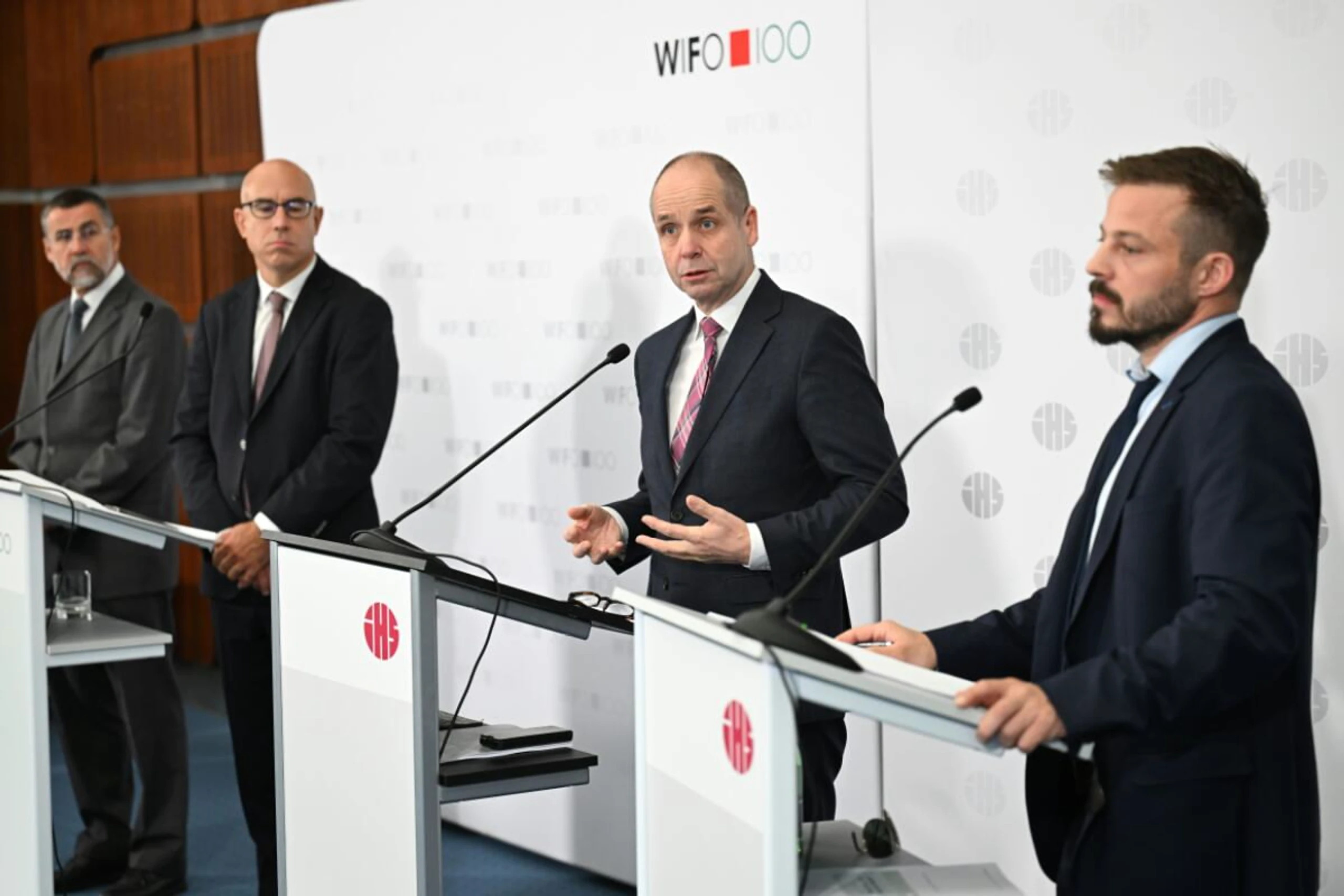 Wirtschaftsforscher erwarten weiterhin leichten Wirtschaftsaufschwung