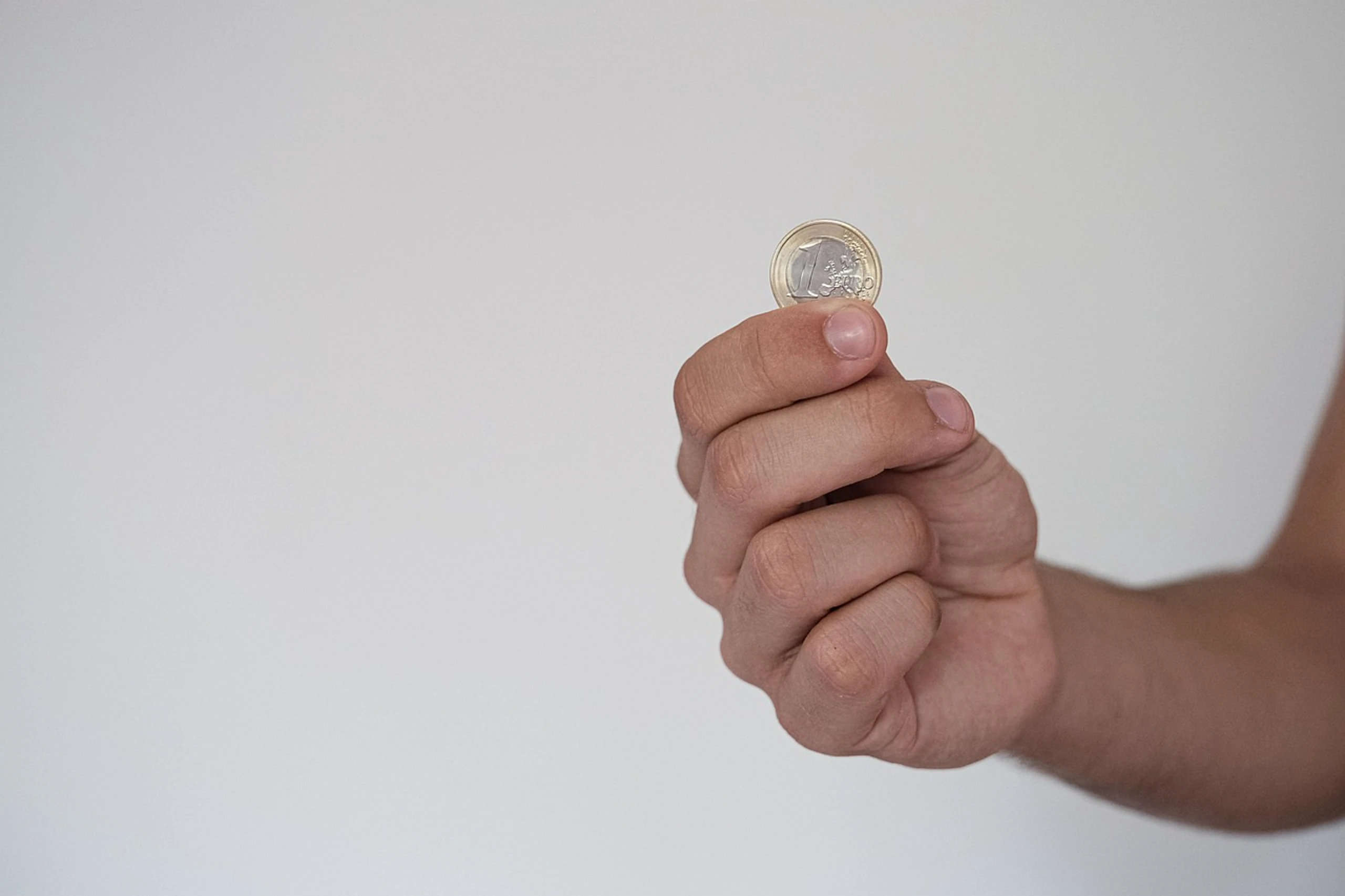 Euro-Münzen als Symbol für Inflation