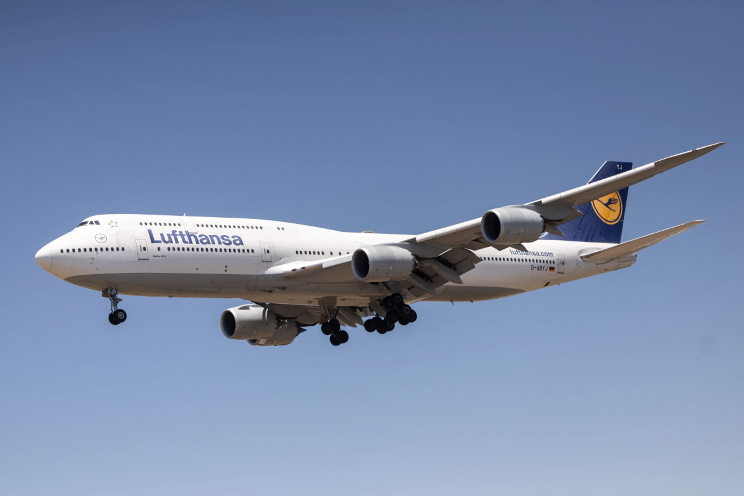 Lufthansa reagiert auf Kerosin-Mangel am Flughafen Frankfurt