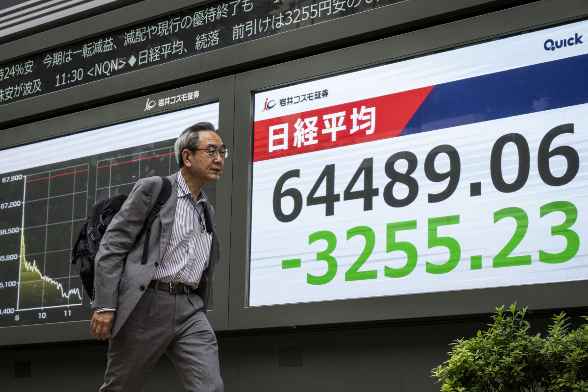Nikkei bricht um fünf Prozent ein