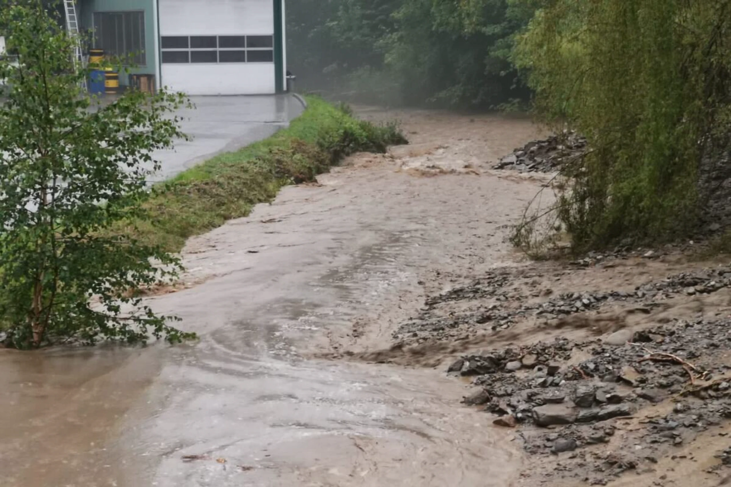 Steigendes Risiko von Felsstürzen, Muren und Hochwasser