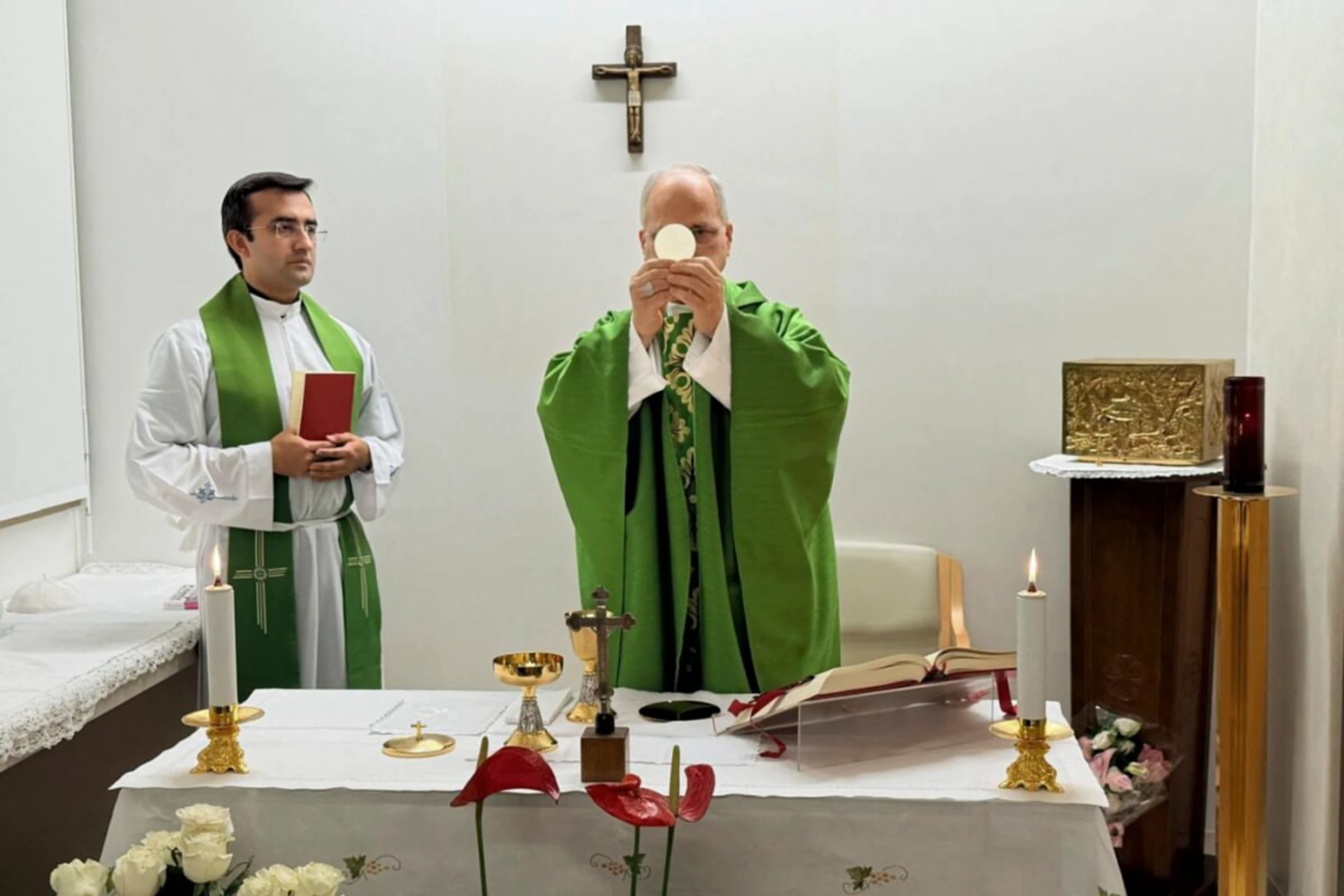 Papst hält Messe im Gemelli-Spital