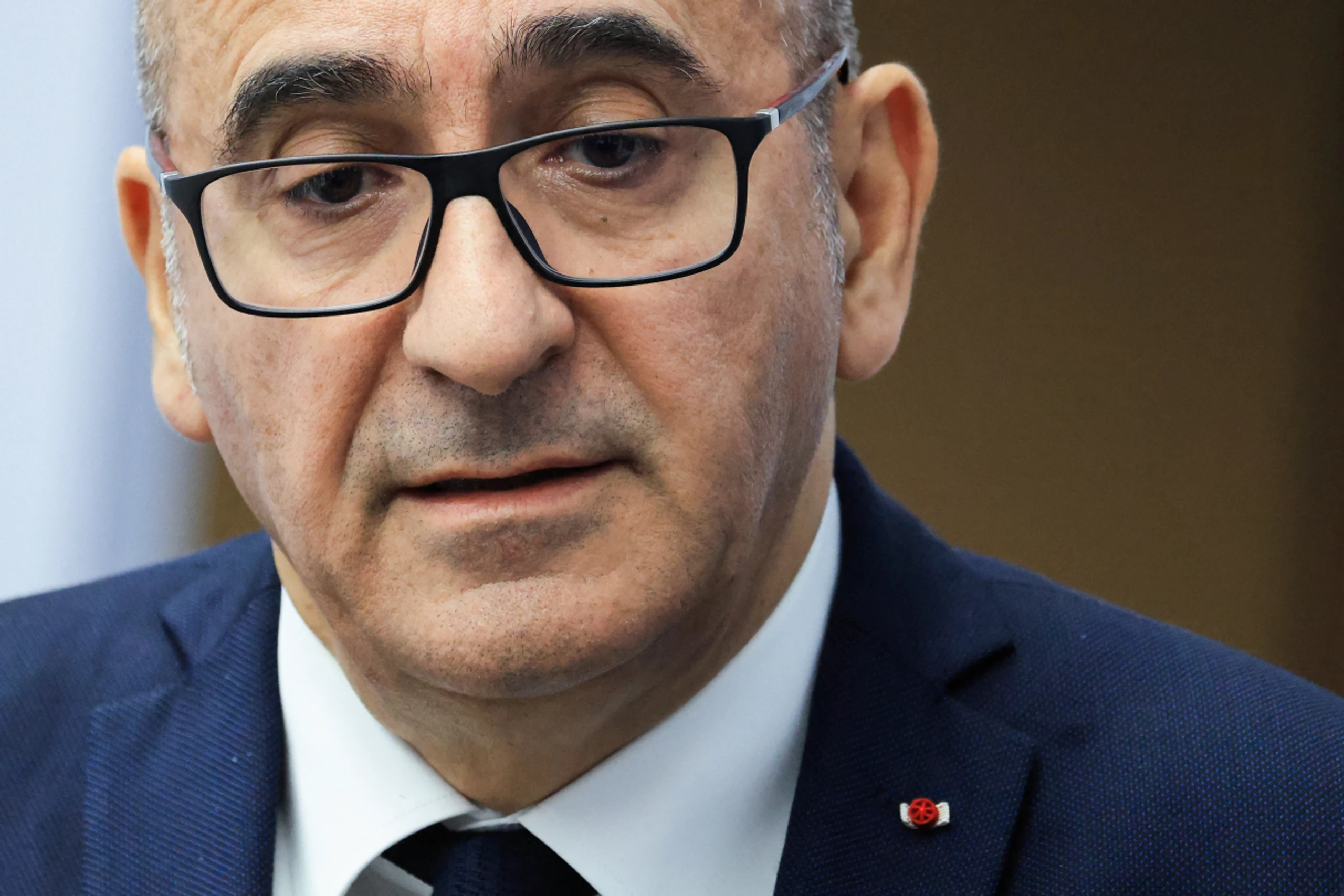 Frankreichs Innenminister räumt "Kontrollverlust" ein