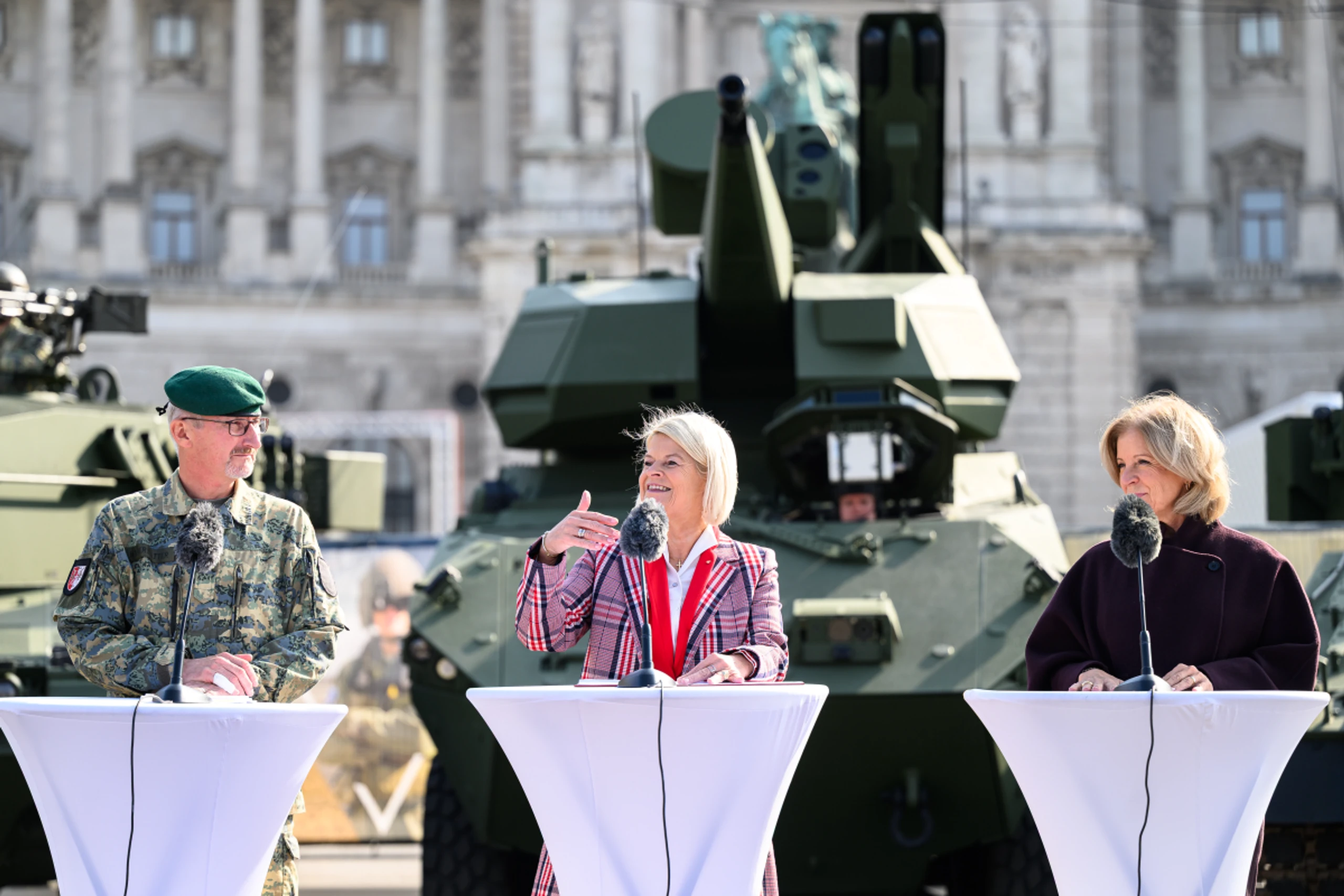 Tanner hob die Bedeutung des Bundesheers und seiner Geräte hervor