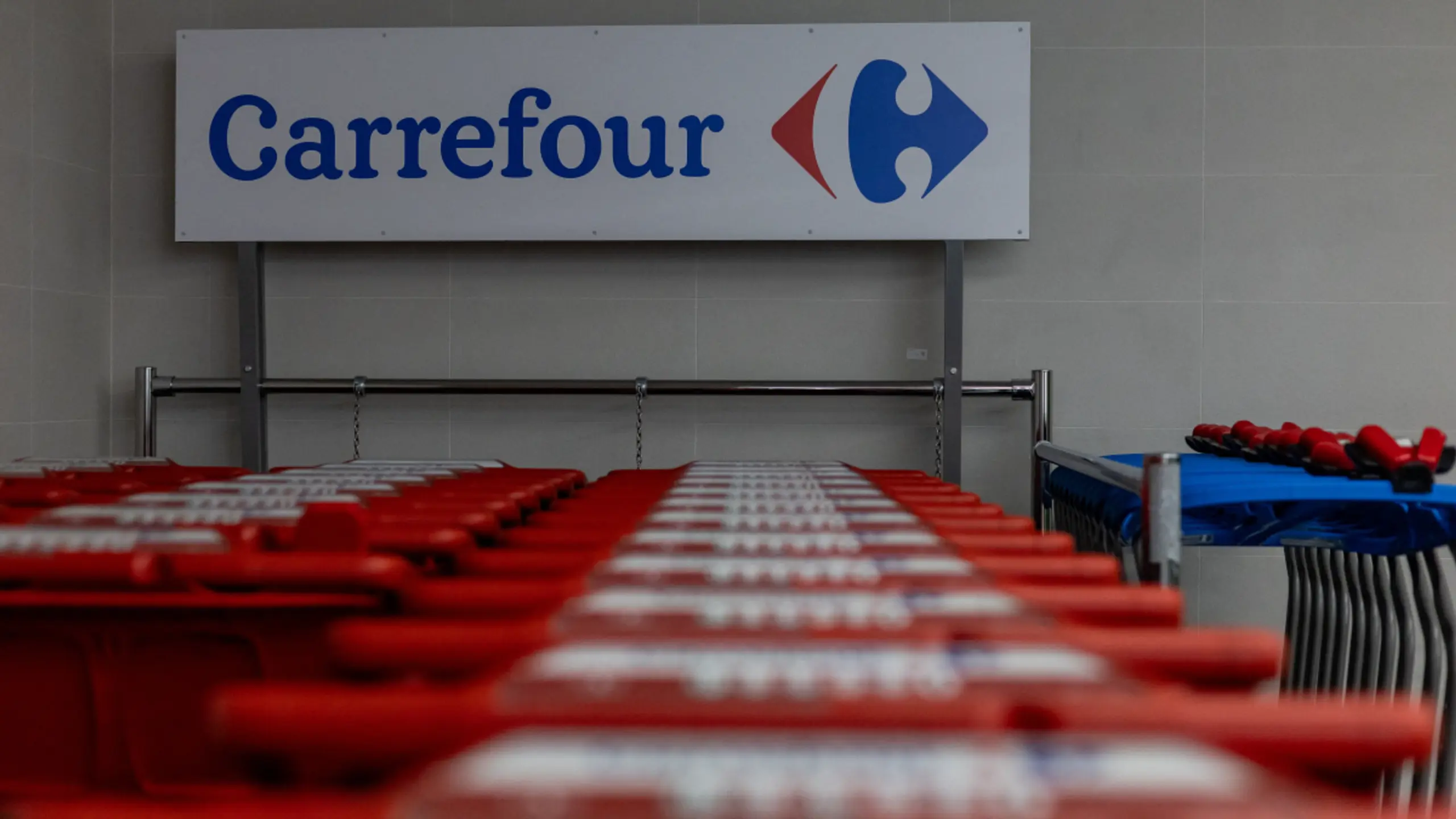 © AFP, WOJTEK RADWANSKI, Apa Unruhen halten aus Sicht der Supermarktkette Kunden fern