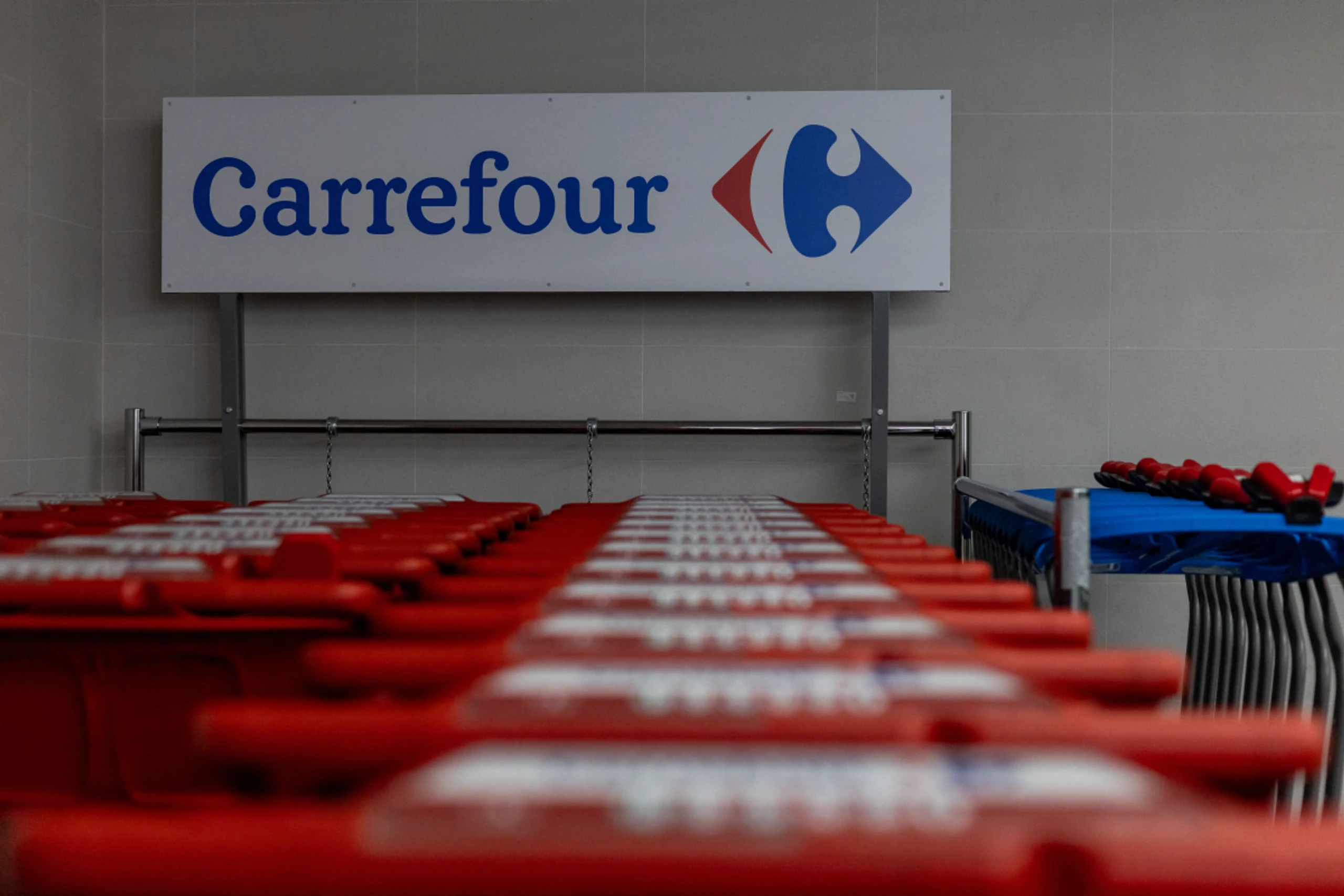 Unruhen halten aus Sicht der Supermarktkette Kunden fern