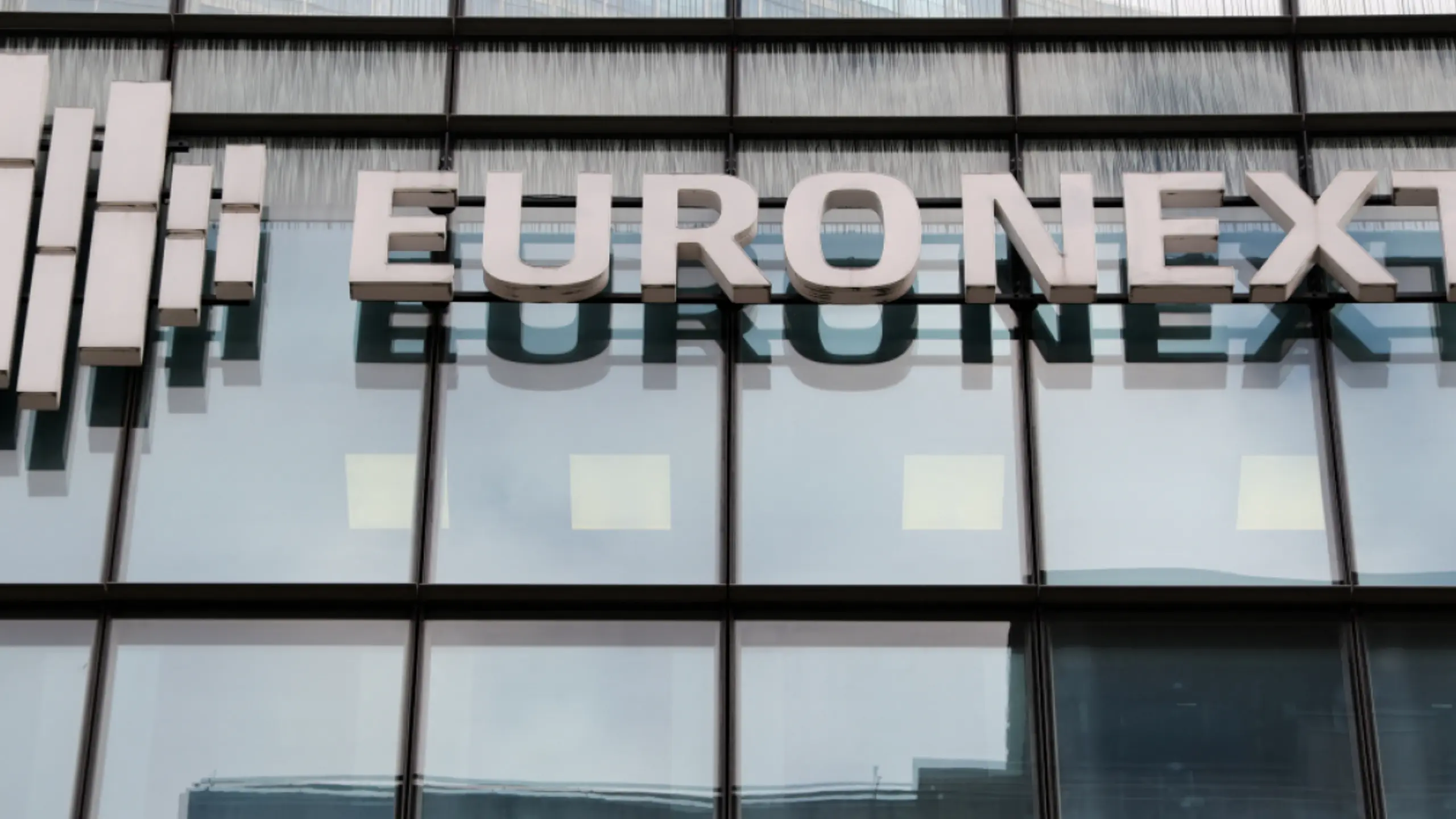 © AFP, LUDOVIC MARIN, Apa Techtitel, Bankenwerte und Bergbauaktien unter Druck