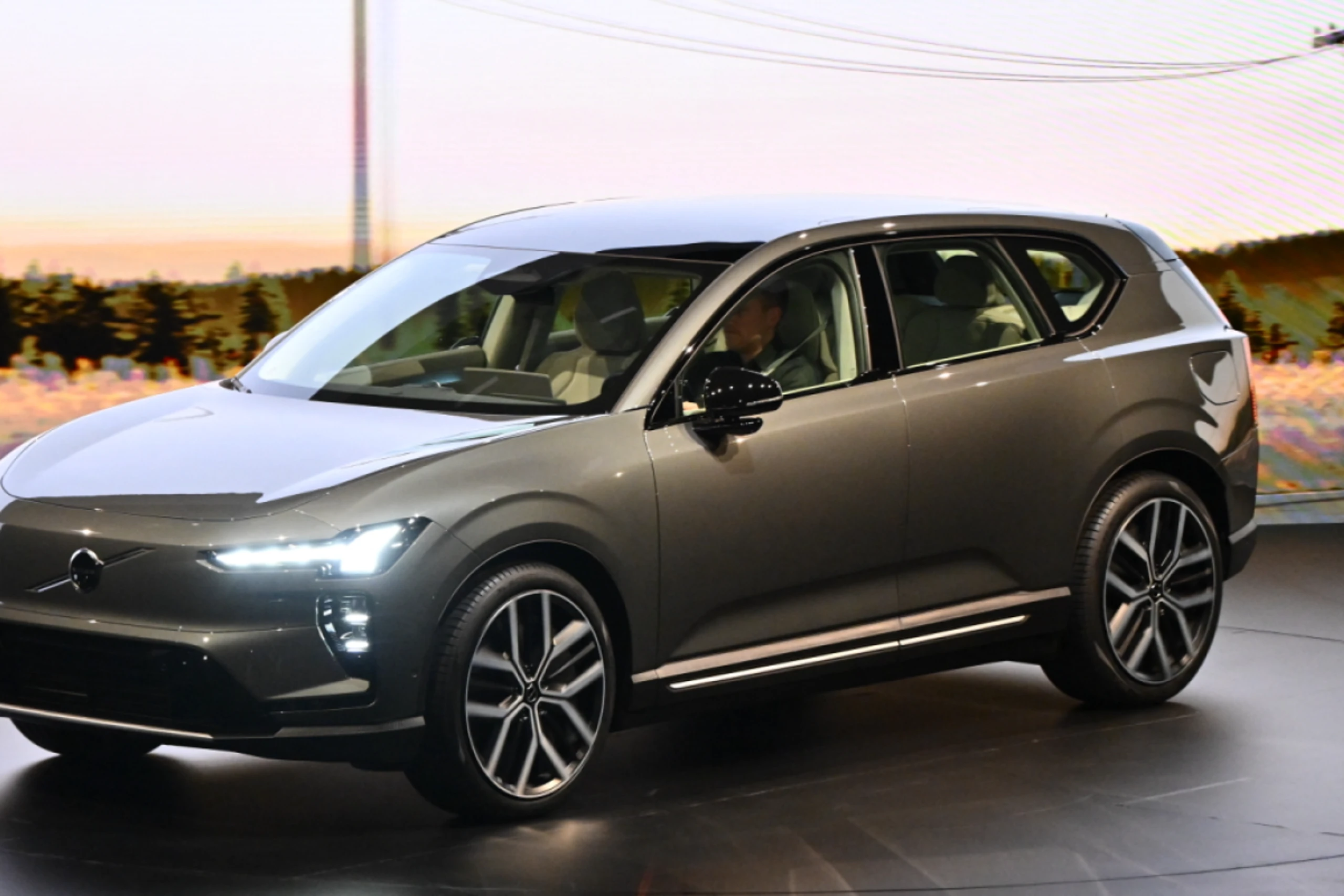 Schleppender Produktionsanlauf des neuen Elektro-SUV EX60