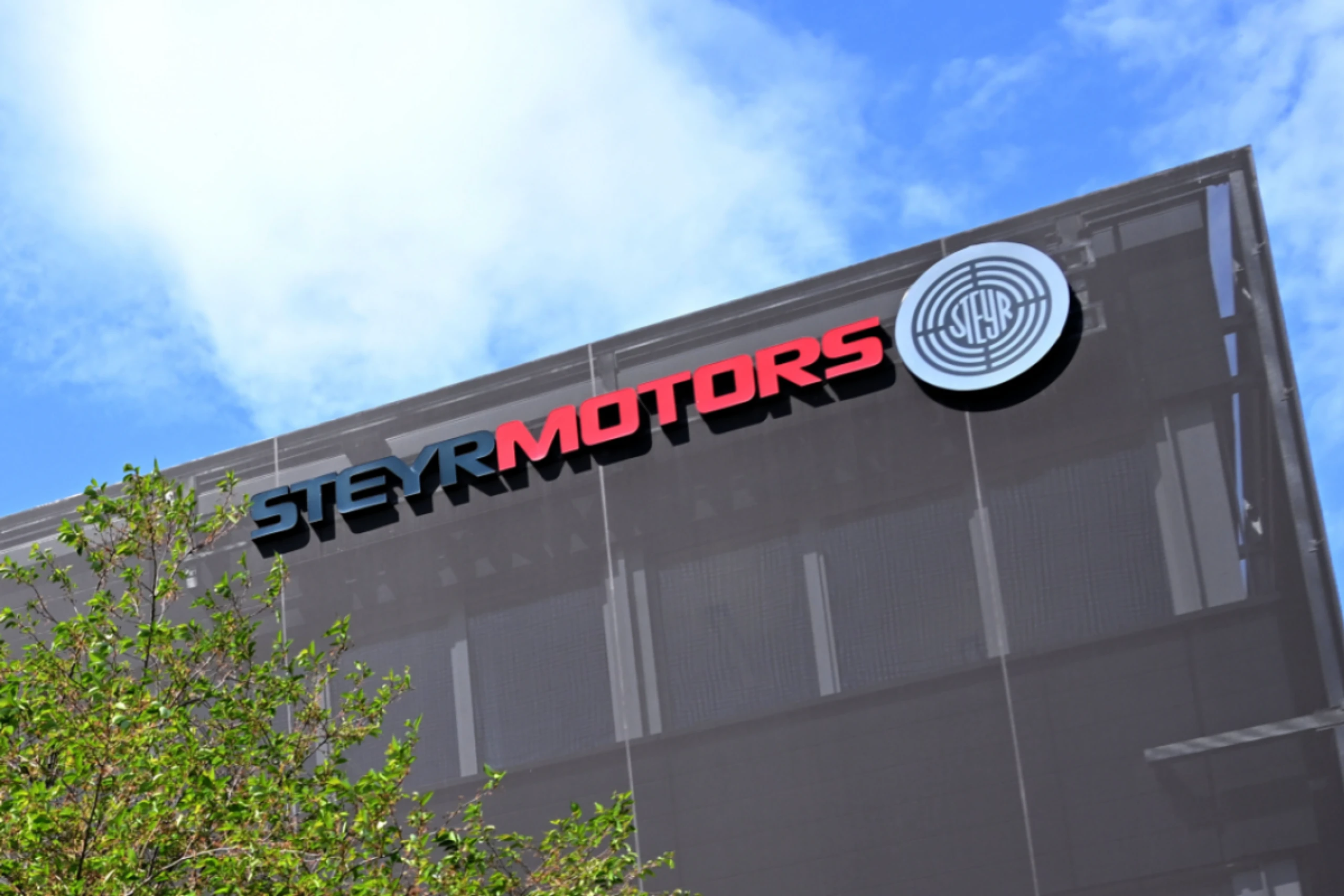 Red Cat startet mit Ankauf von Steyr-Motors-Aktien