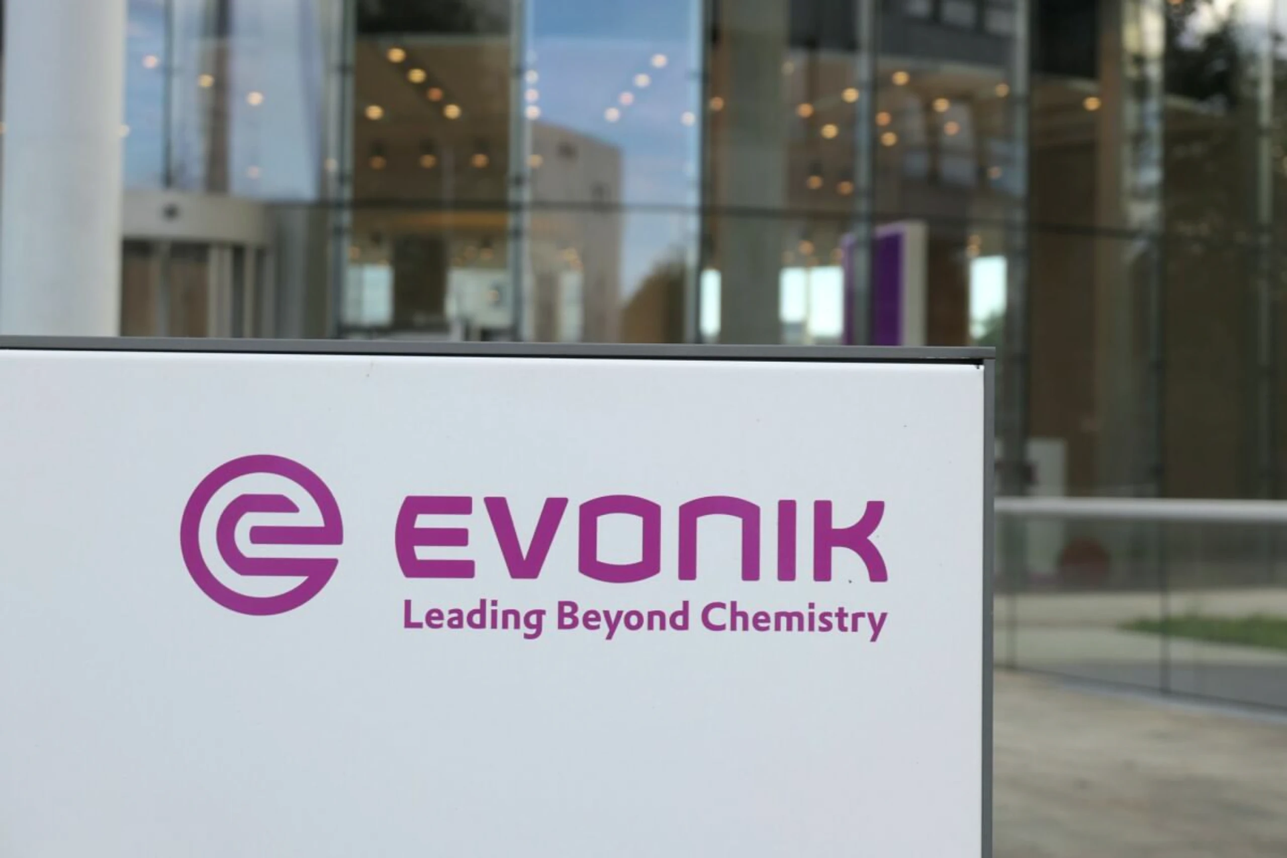 ++ ARCHIVBILD ++ Insider: BASF stockt Angebot auf 24 Euro je Evonik-Aktie auf