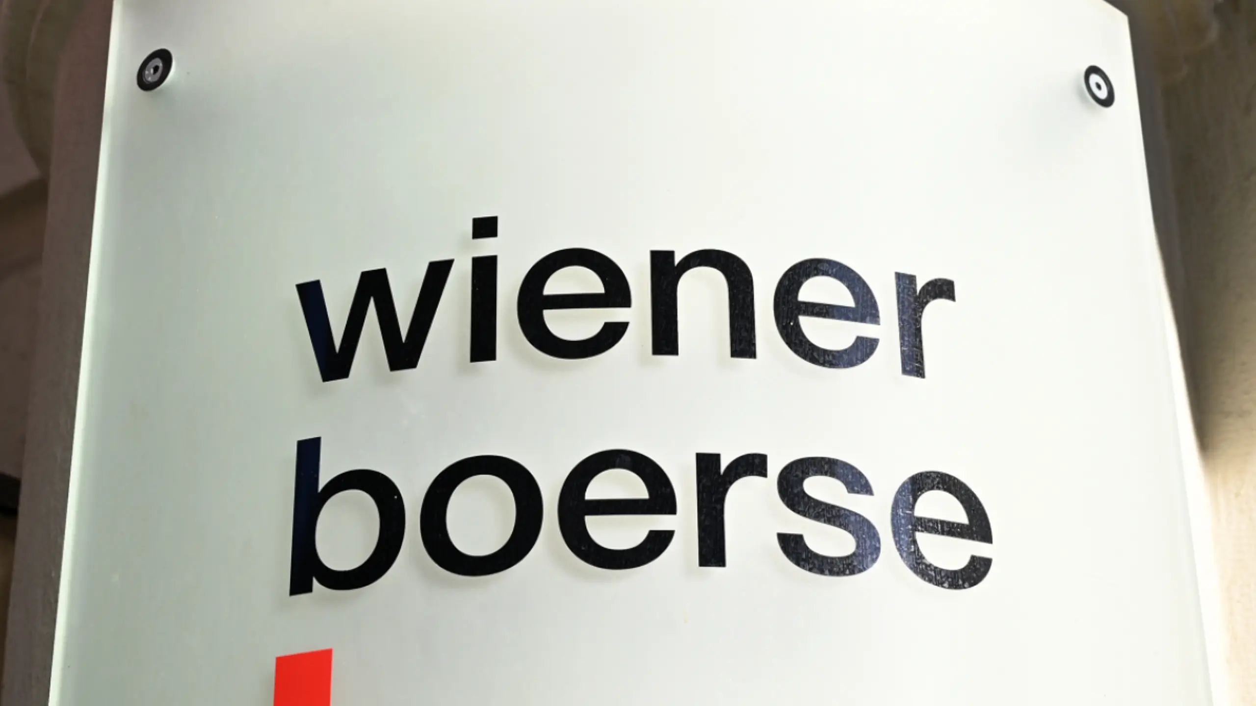 © HANS PUNZ, Apa Hohe Energiepreise und KI-Sorgen belasten