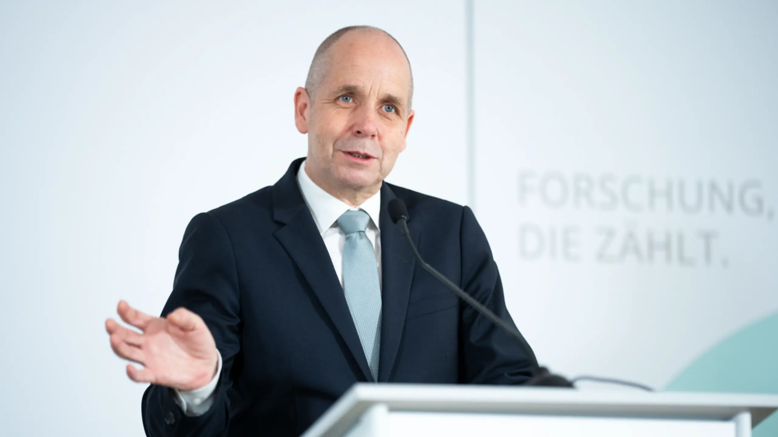 © Apa, GEORG HOCHMUTH IHS-Chef Holger Bonin