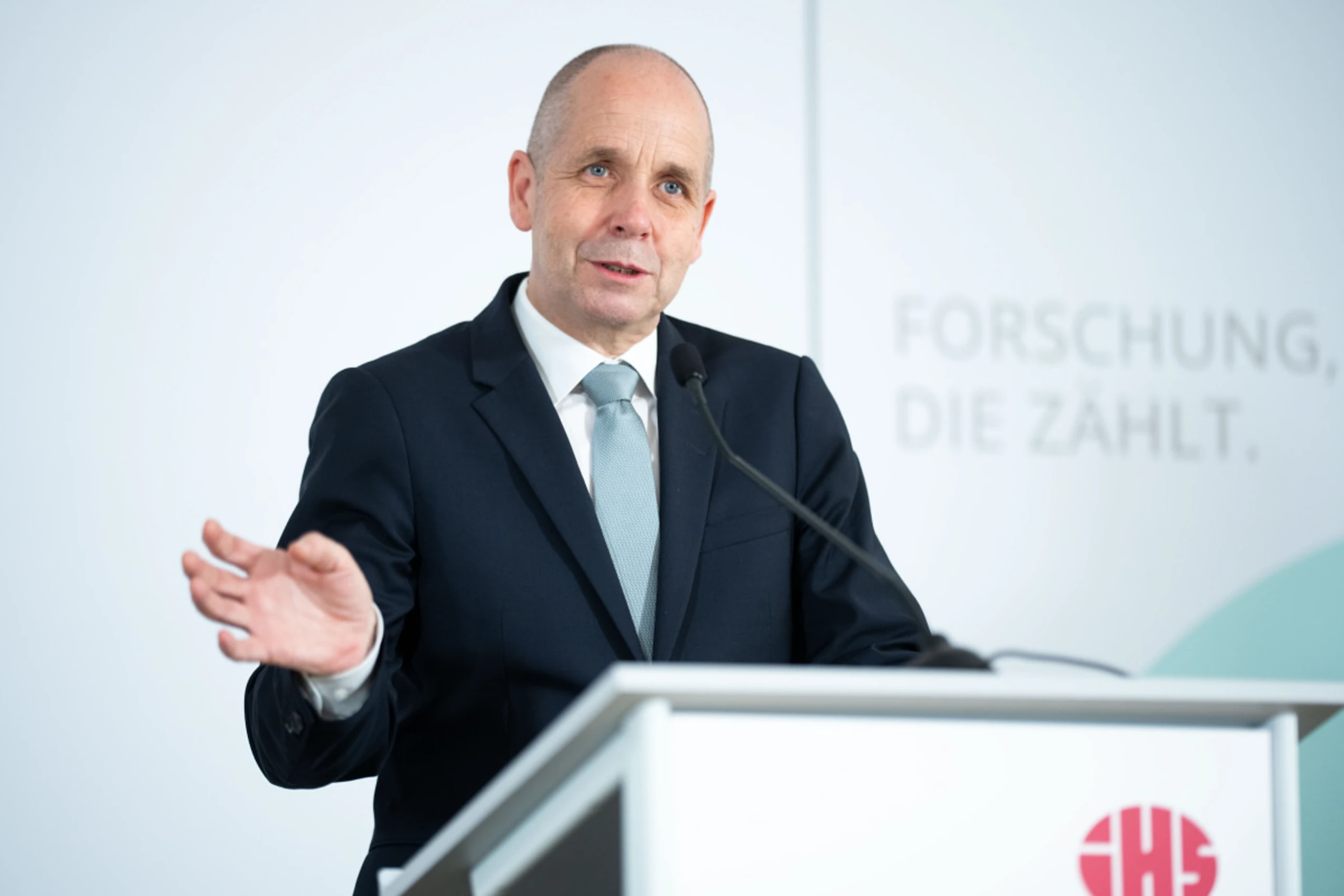 IHS-Chef Holger Bonin