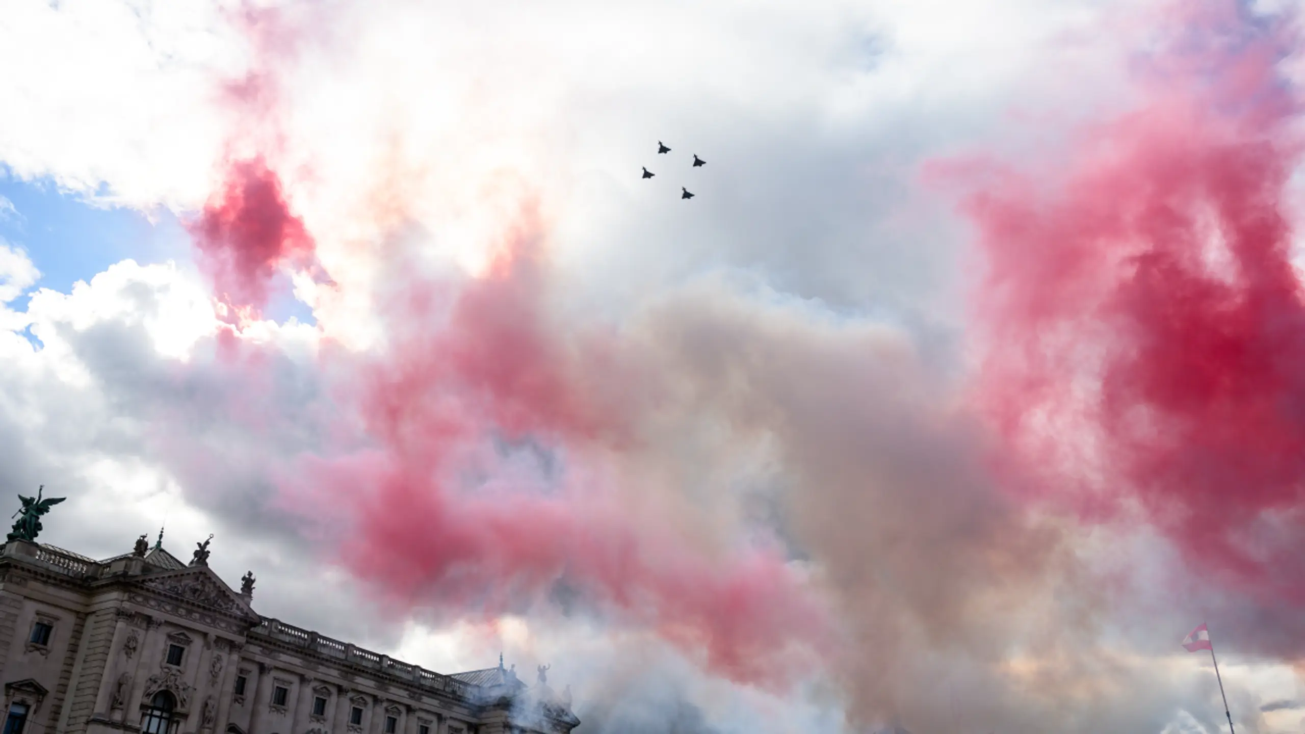 © MAX SLOVENCIK, Apa Wieder rot-weiß-rote Leistungsschau am Heldenplatz