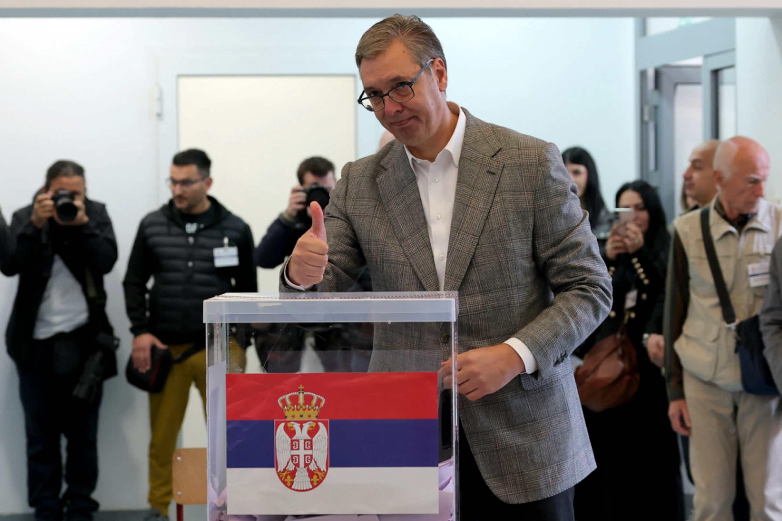 Machthaber Vučić beugt sich dem Wählervotum