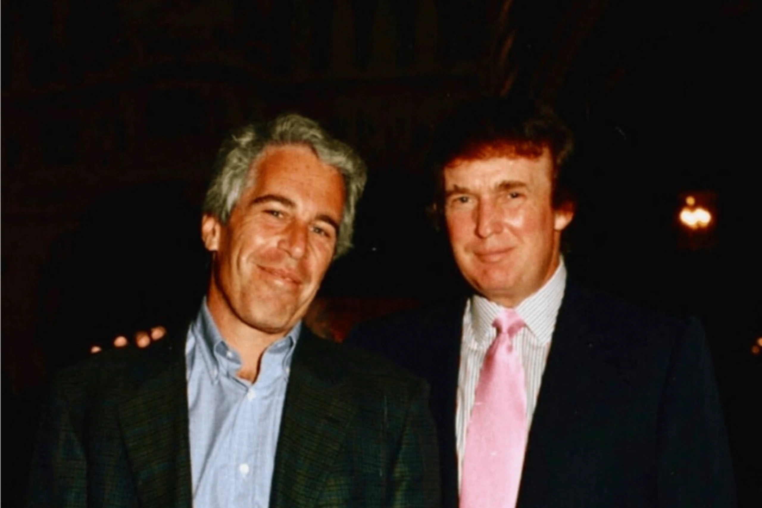 Jeffrey Epstein und Donald Trump (Foto undatiert)
